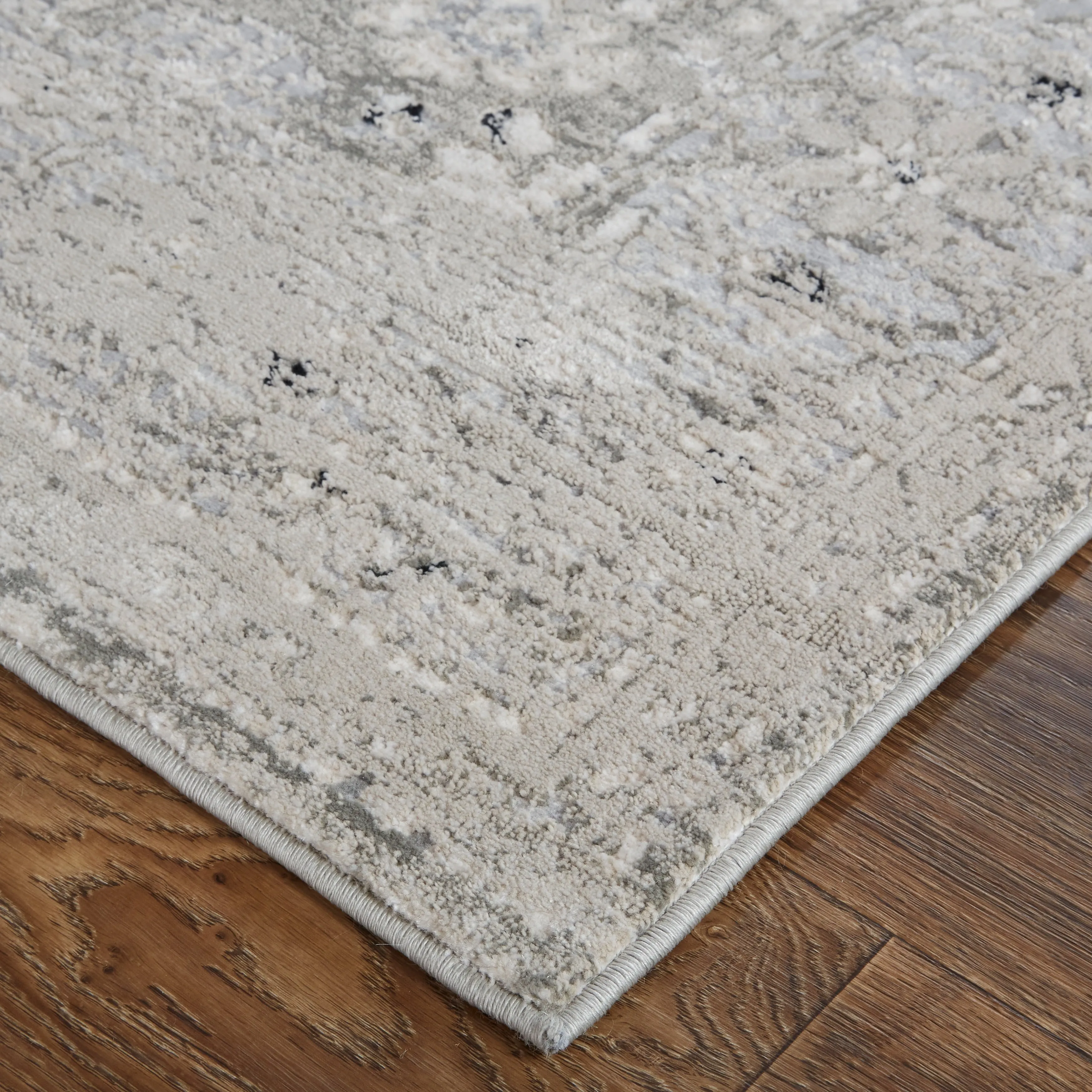 Adana Transitional Metallic Runner. Ivory/Silver Gray