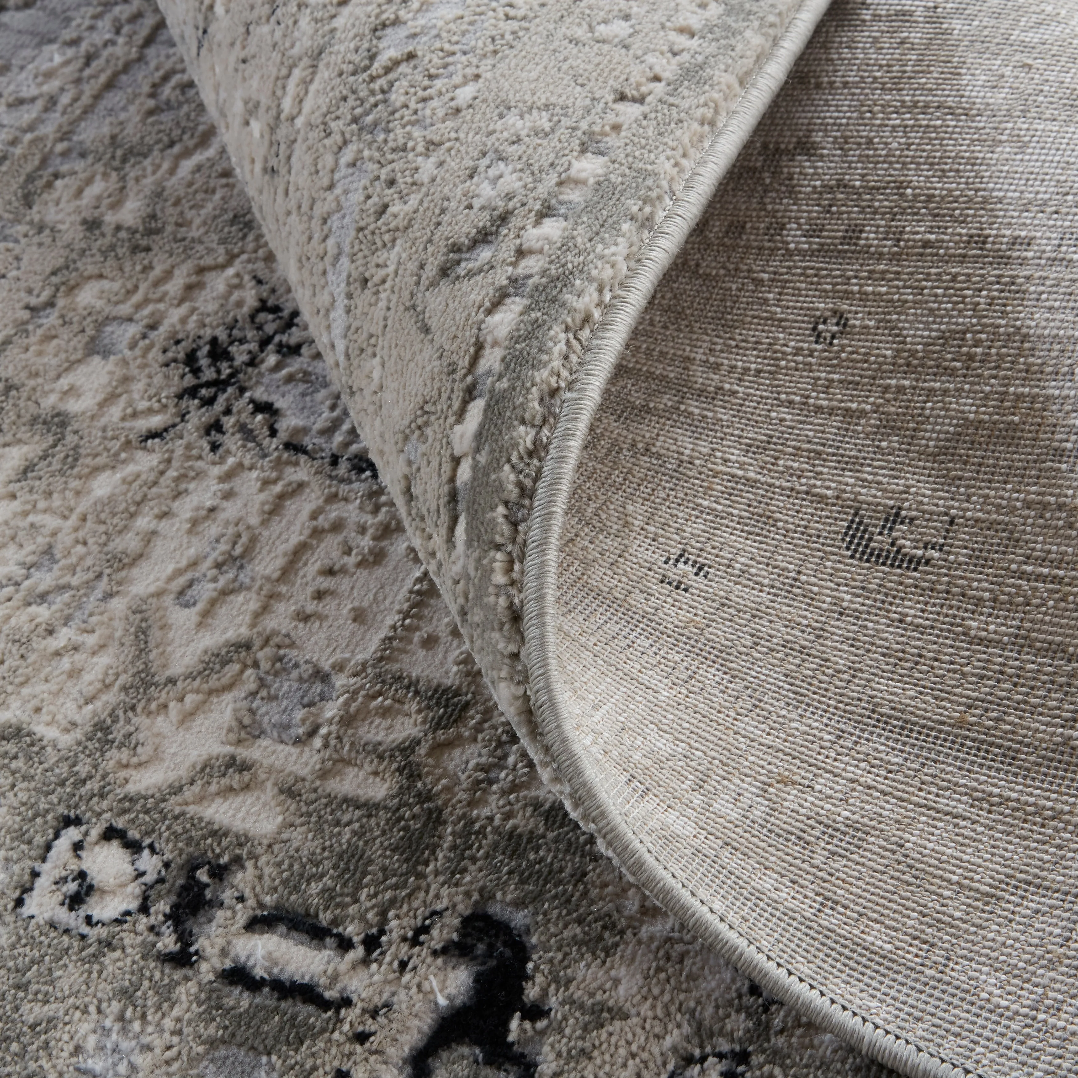 Adana Transitional Metallic Runner. Ivory/Silver Gray