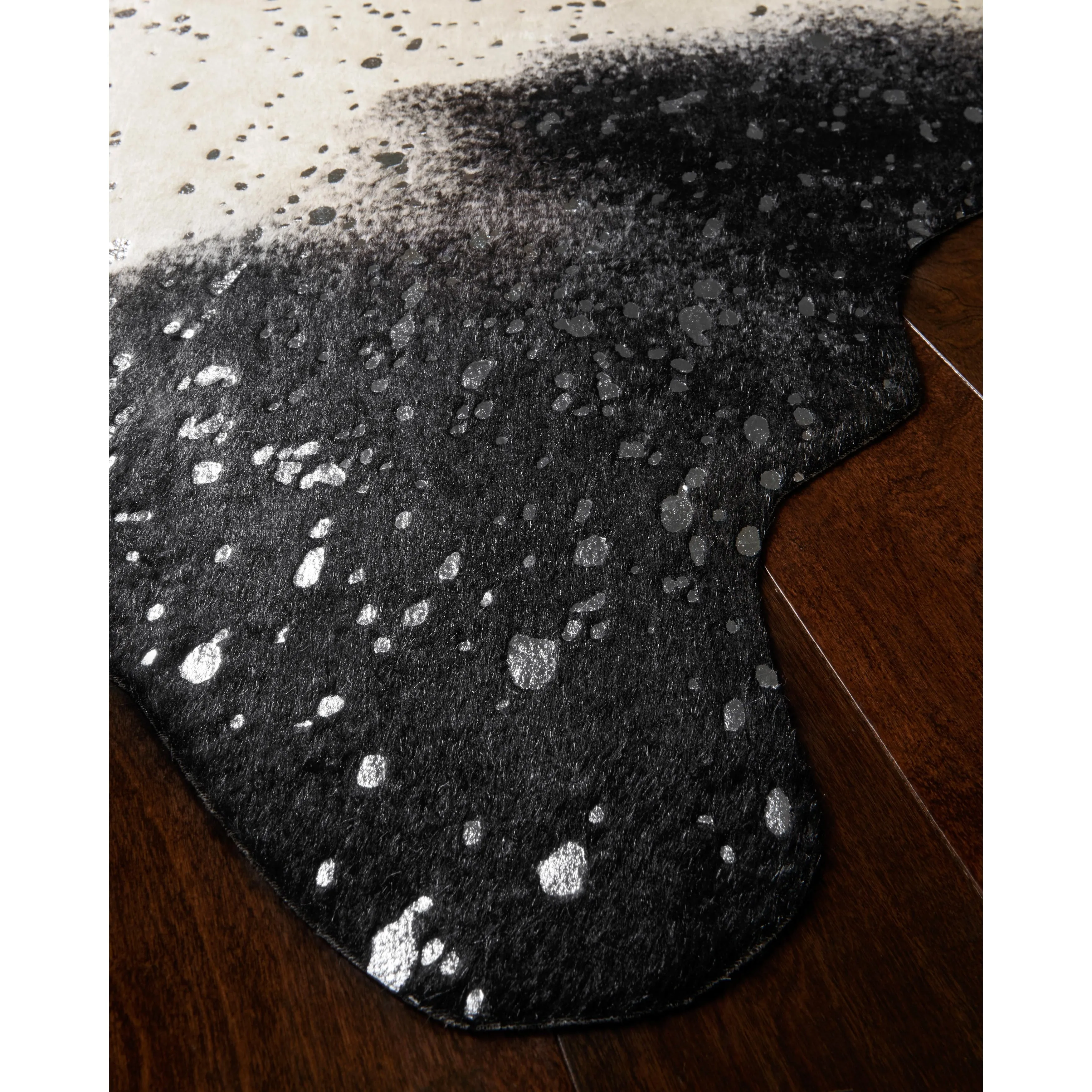Alexander Home Sierra Faux Cowhide Rug - 5' x 6'6