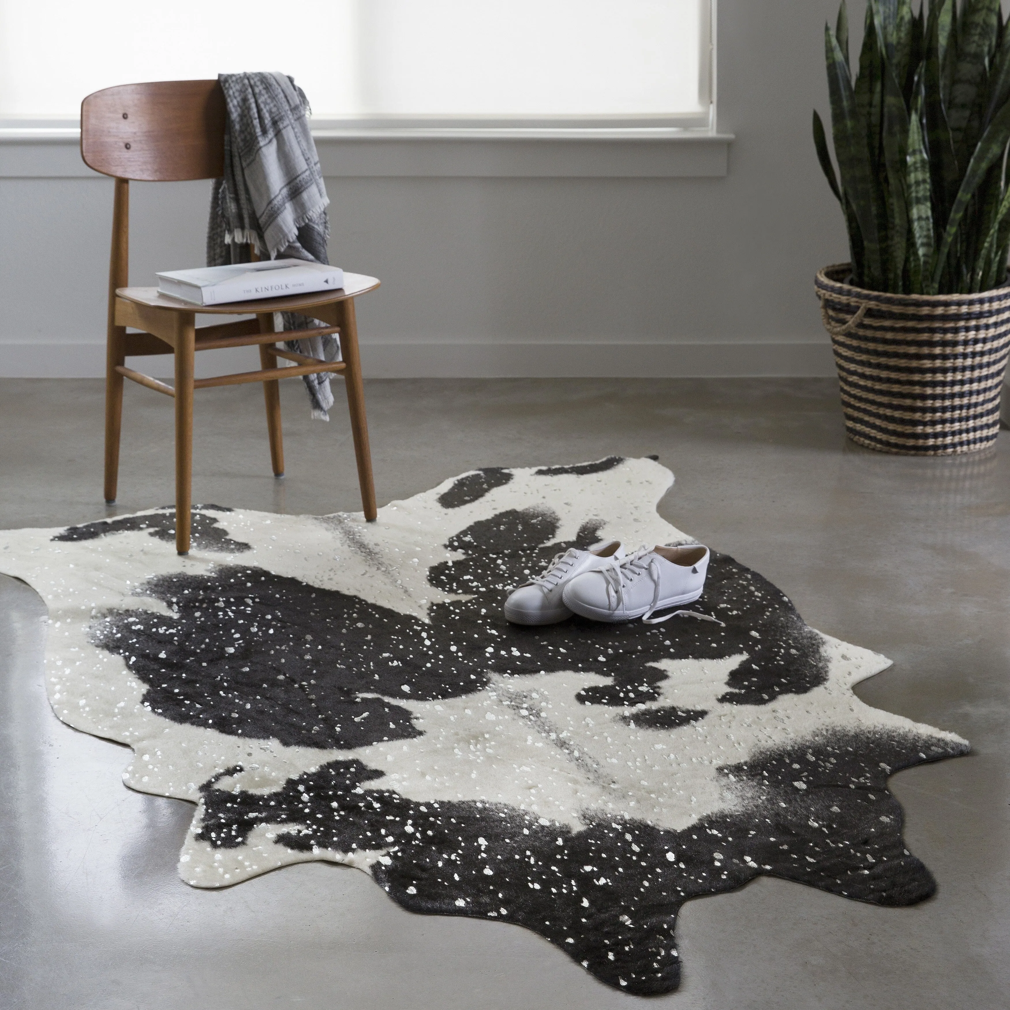 Alexander Home Sierra Faux Cowhide Rug - 5' x 6'6