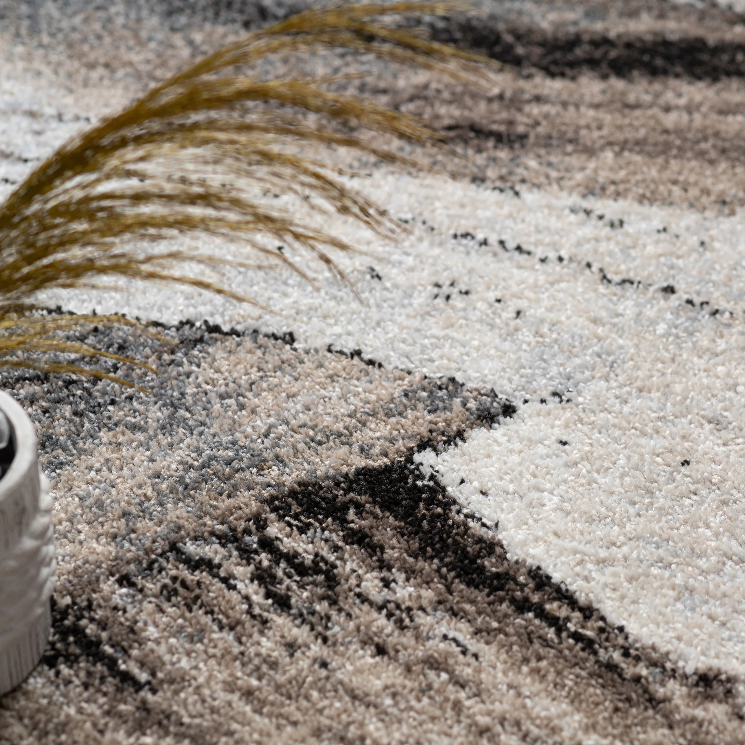 Artistic Designer Rug with Brushstroke Effect in Cream Brown Black