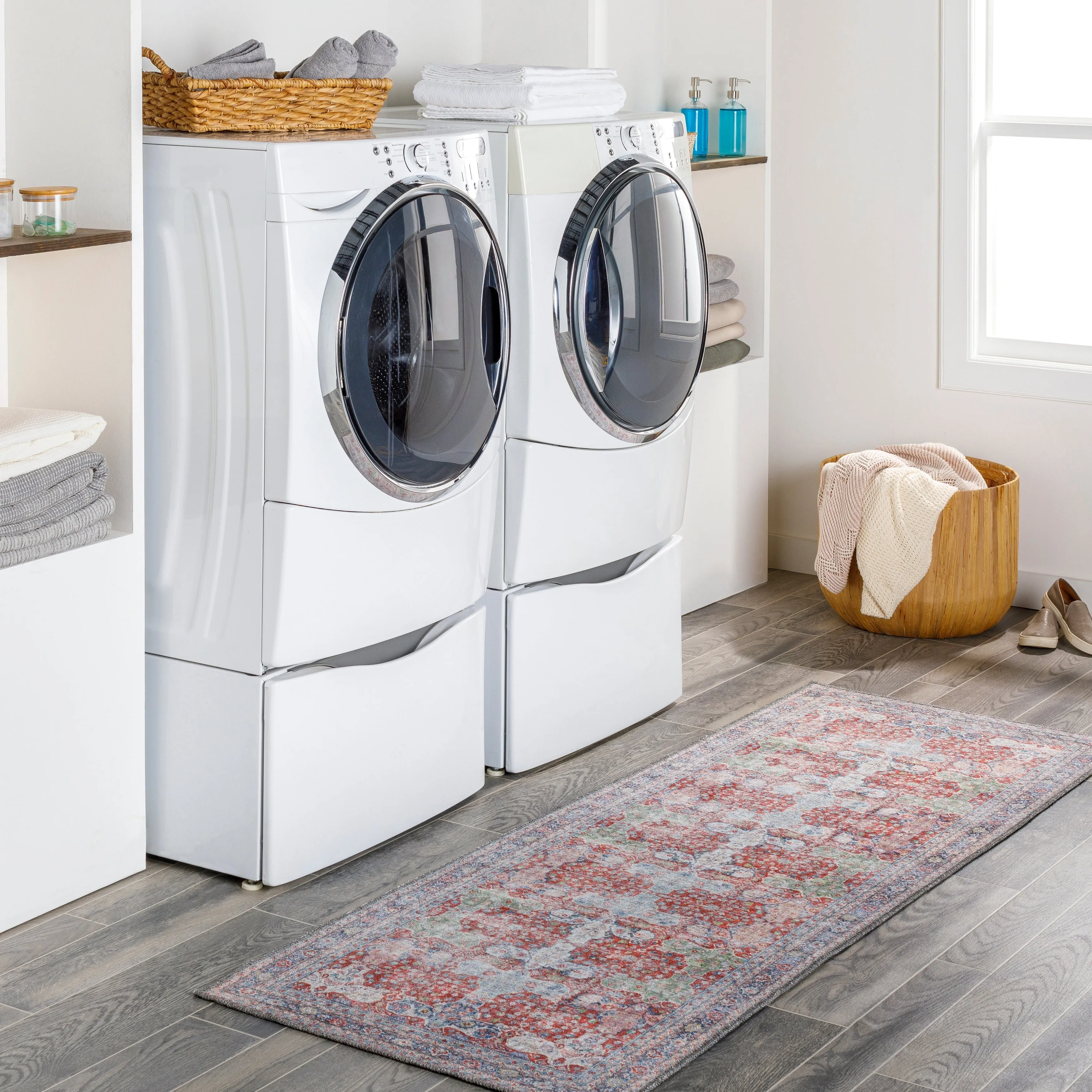 Artistic Weavers Abhishek Distressed Traditional Machine Washable Area Rug