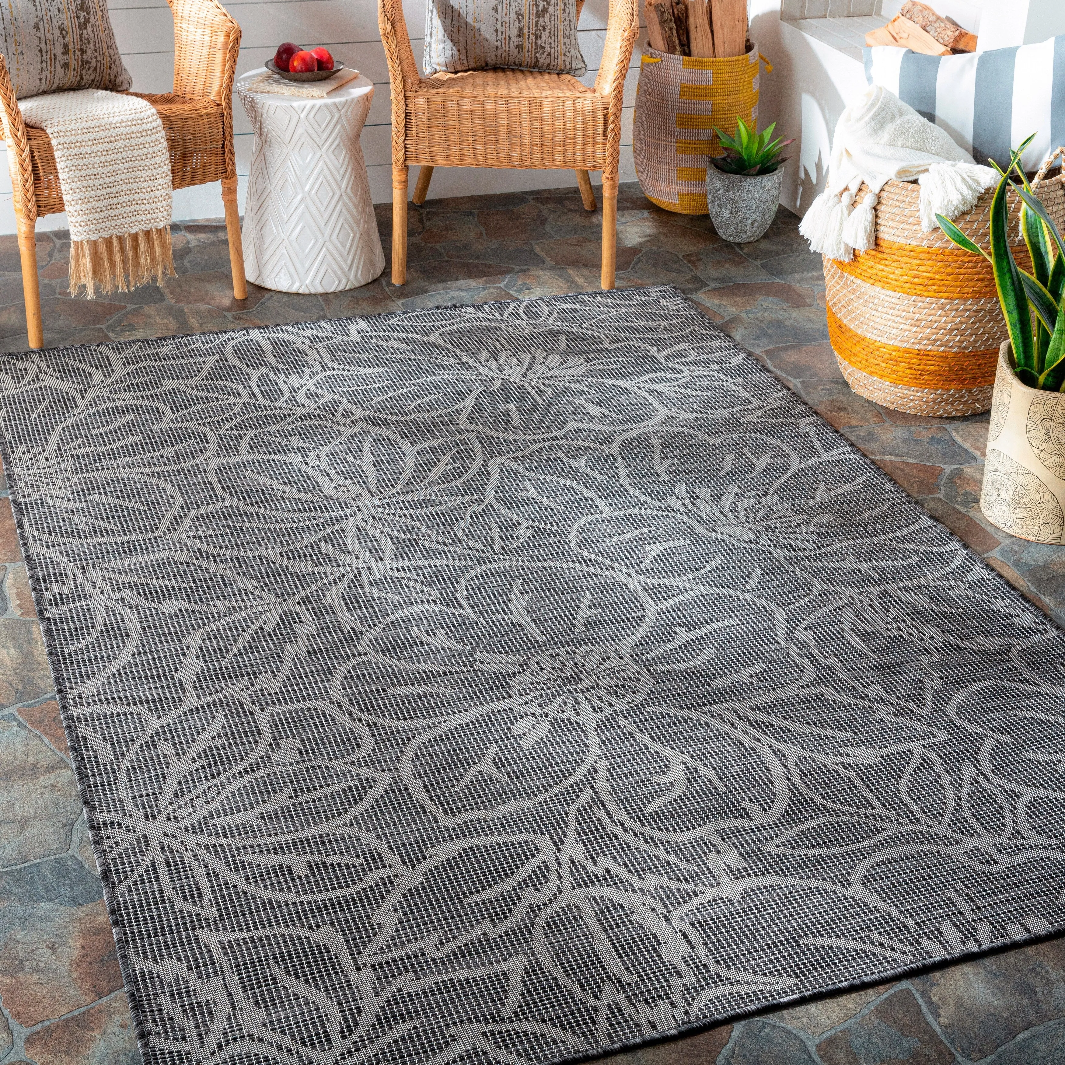 Artistic Weavers Hadley Indoor / Outdoor Floral Area Rug