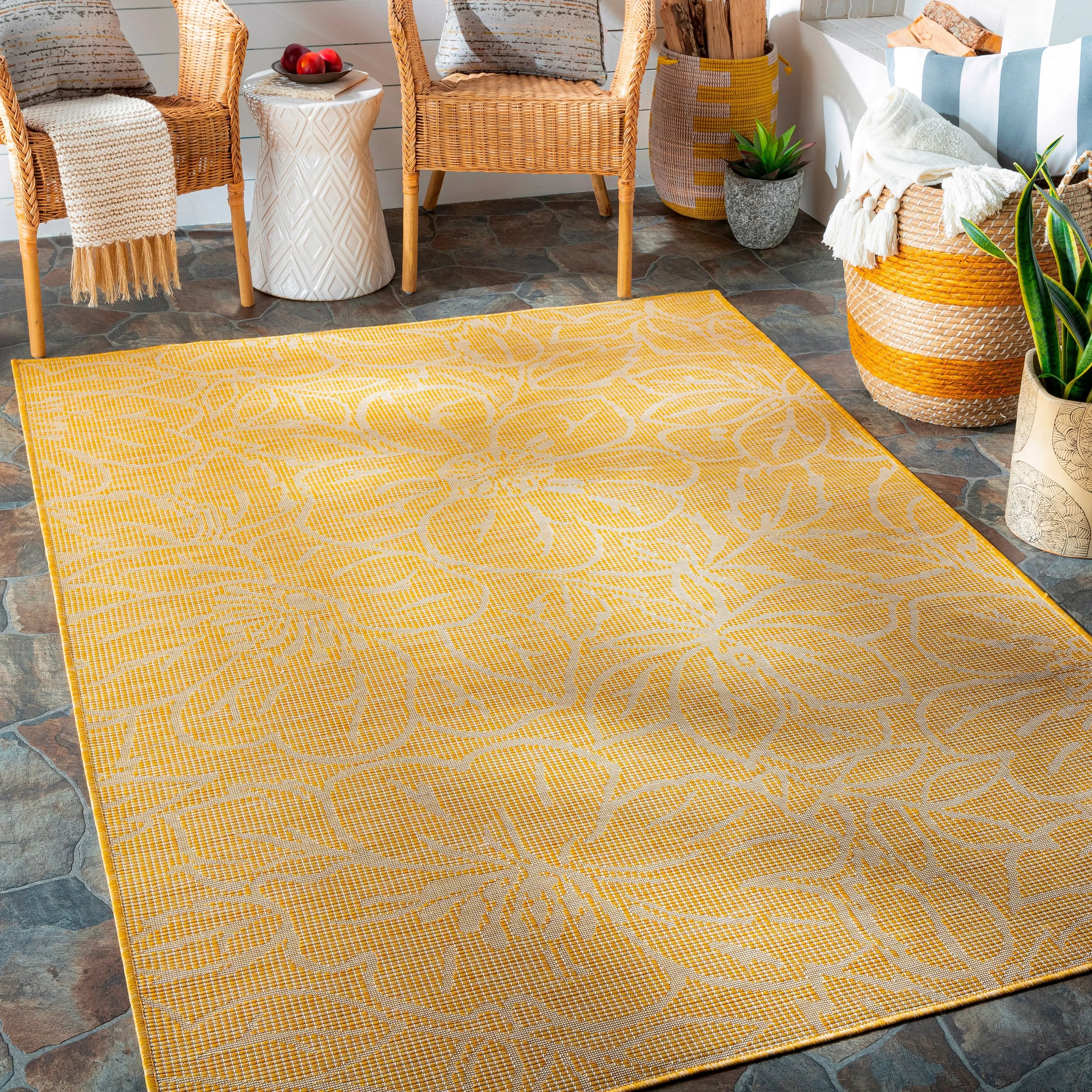 Artistic Weavers Hadley Indoor / Outdoor Floral Area Rug