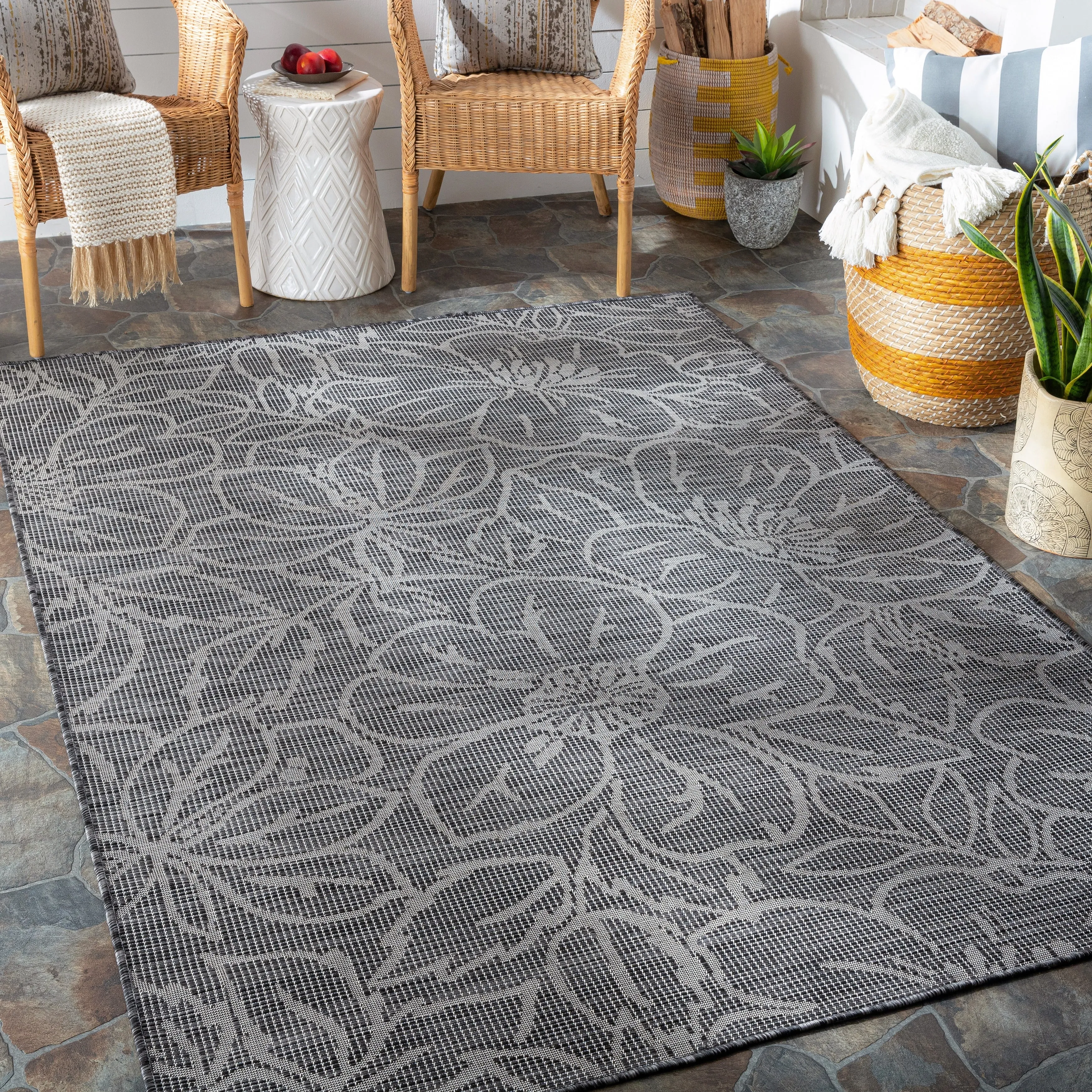 Artistic Weavers Hadley Indoor / Outdoor Floral Area Rug