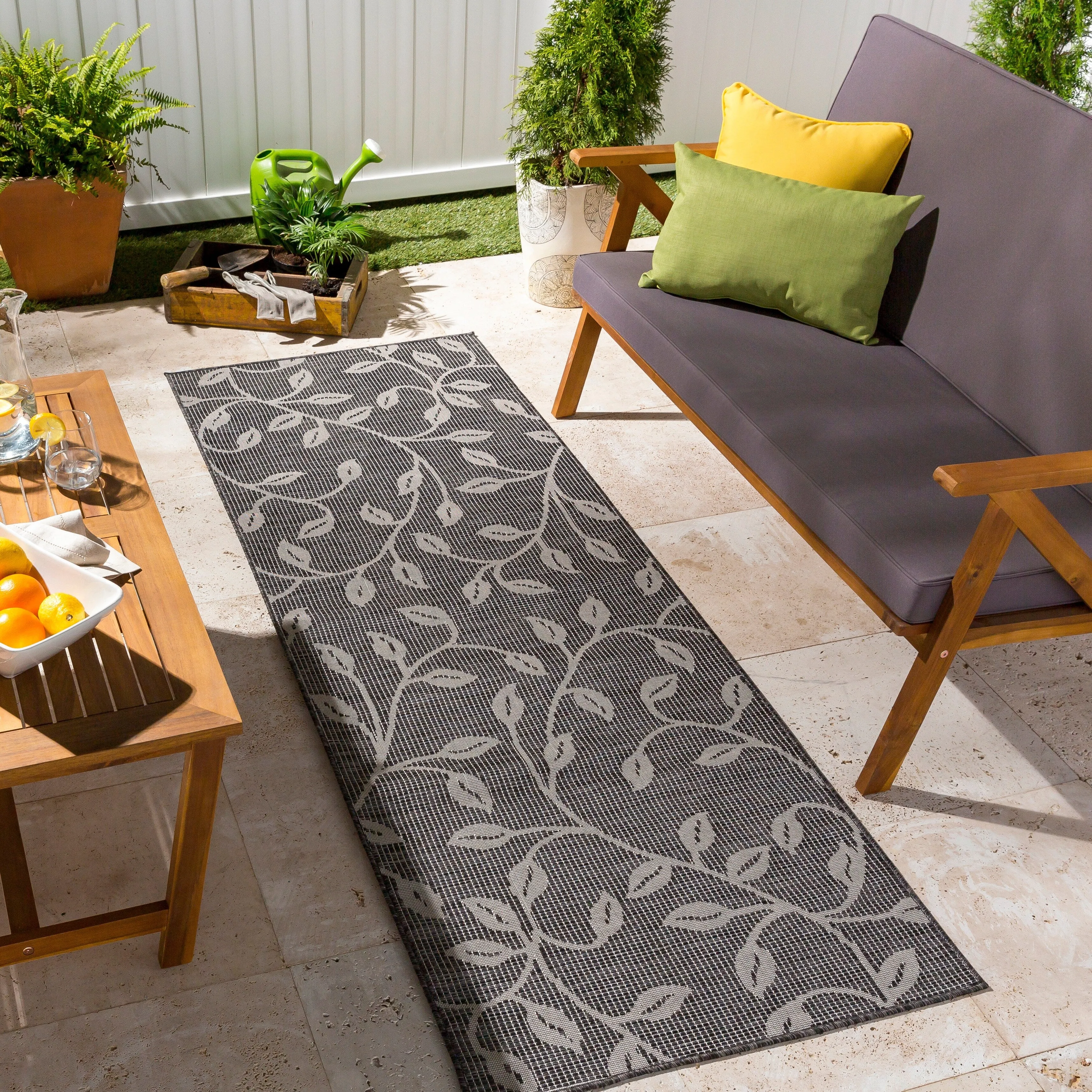Artistic Weavers Otis Indoor / Outdoor Floral Area Rug