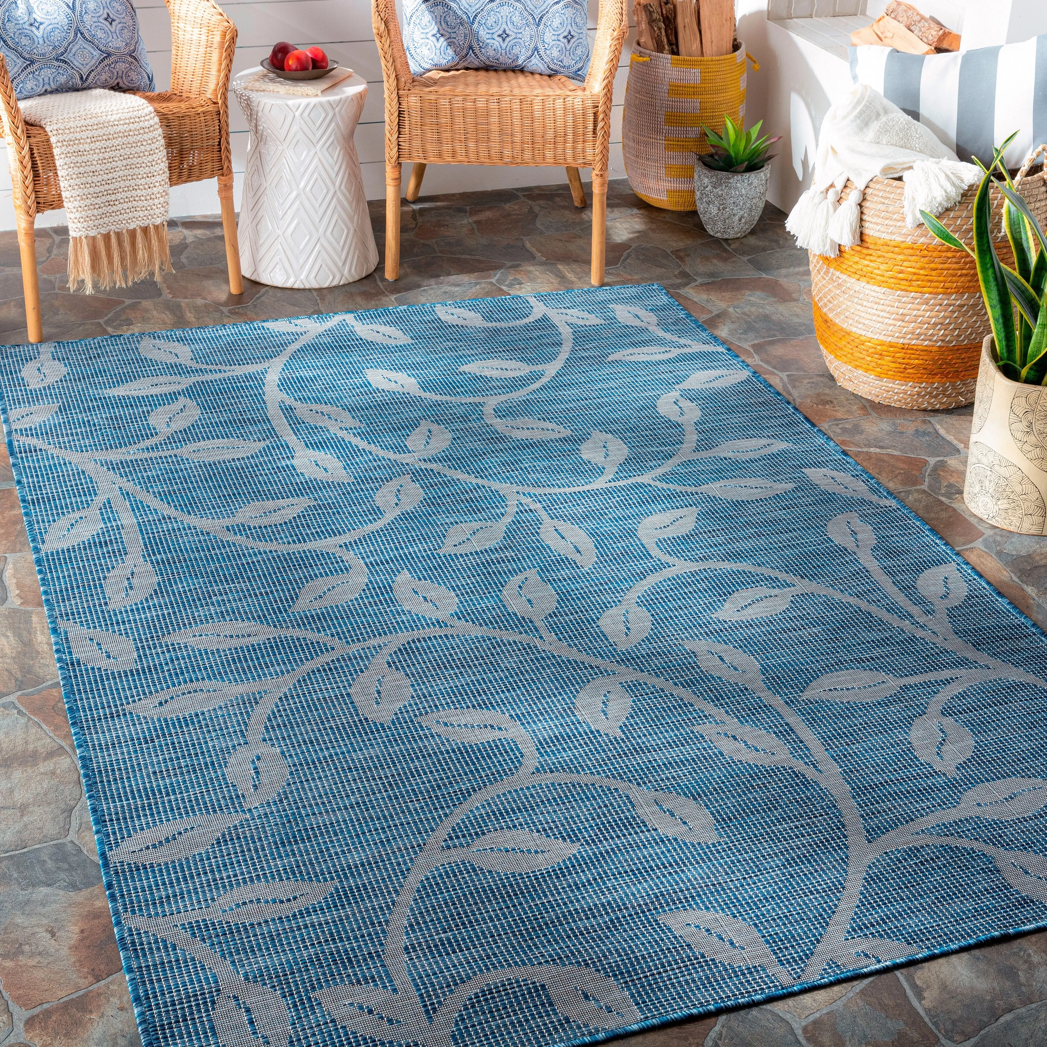 Artistic Weavers Otis Indoor / Outdoor Floral Area Rug