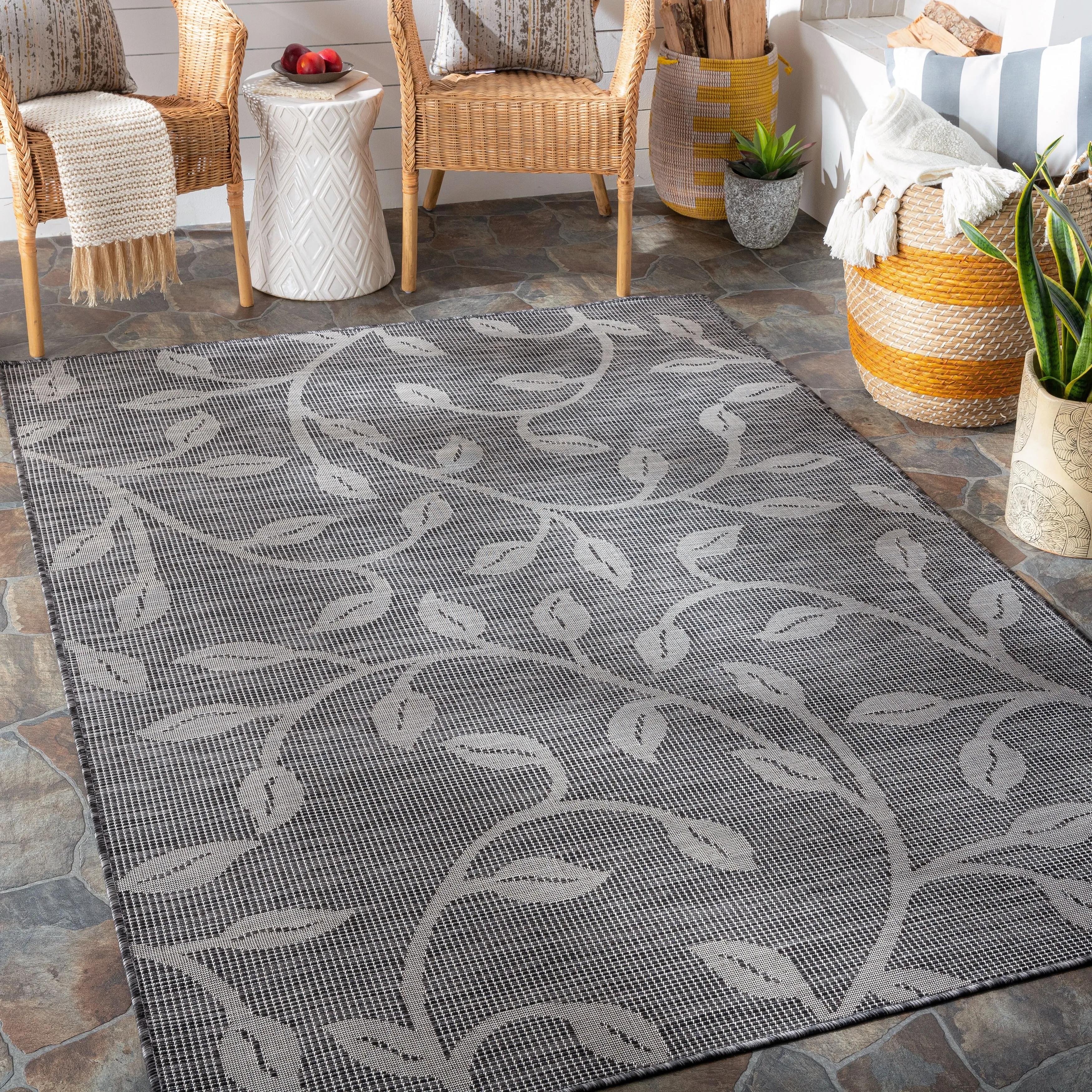Artistic Weavers Otis Indoor / Outdoor Floral Area Rug
