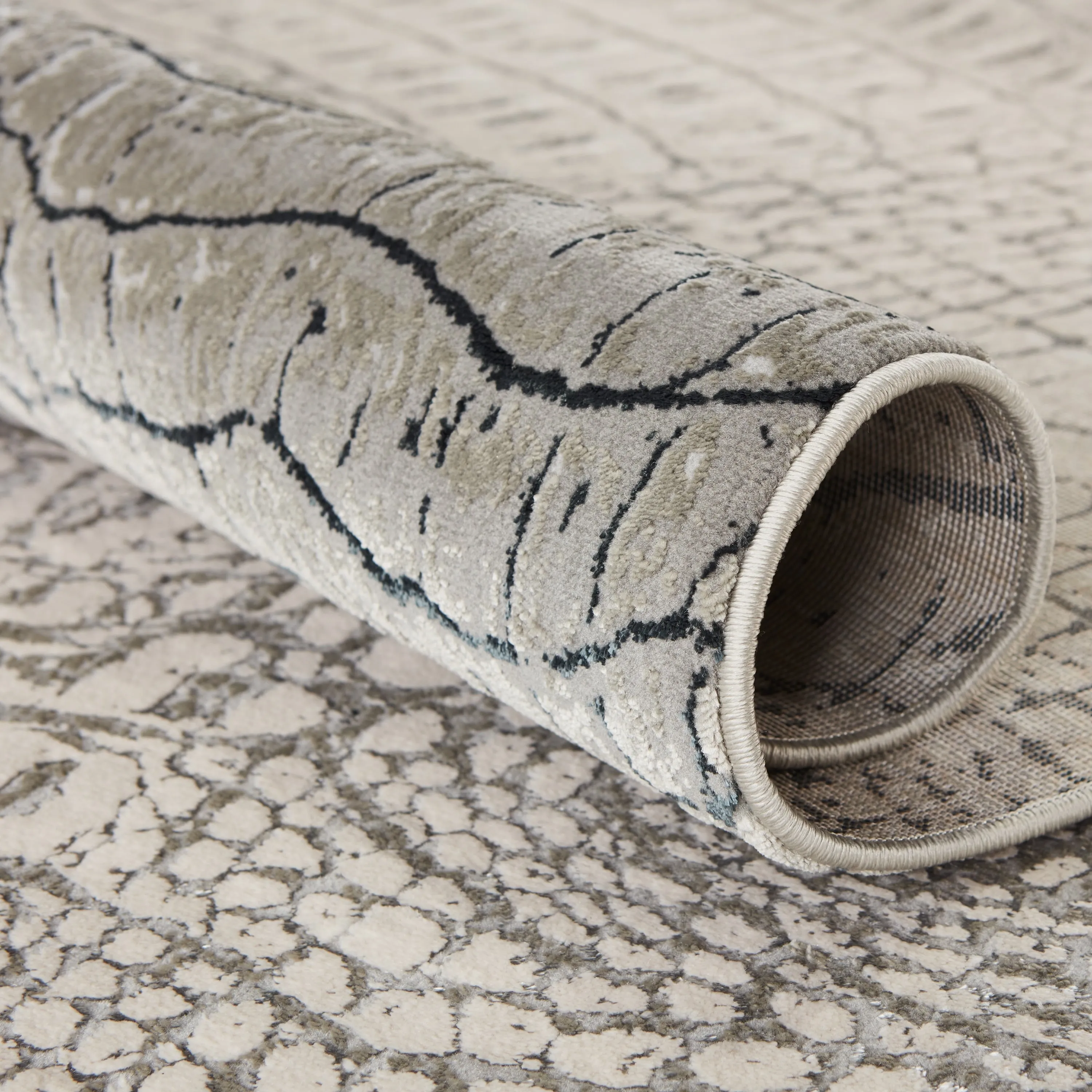 Carson Carrington Ytlings Animal Grey Area Rug