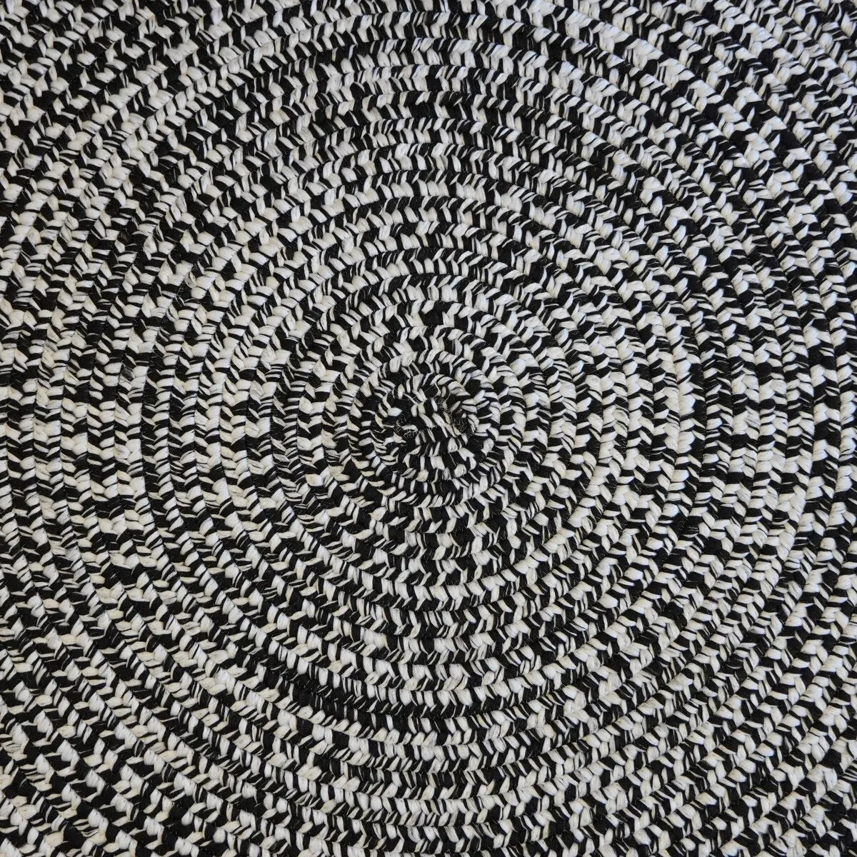 Colonial Mills Trembley Electric Black Round Area Rug