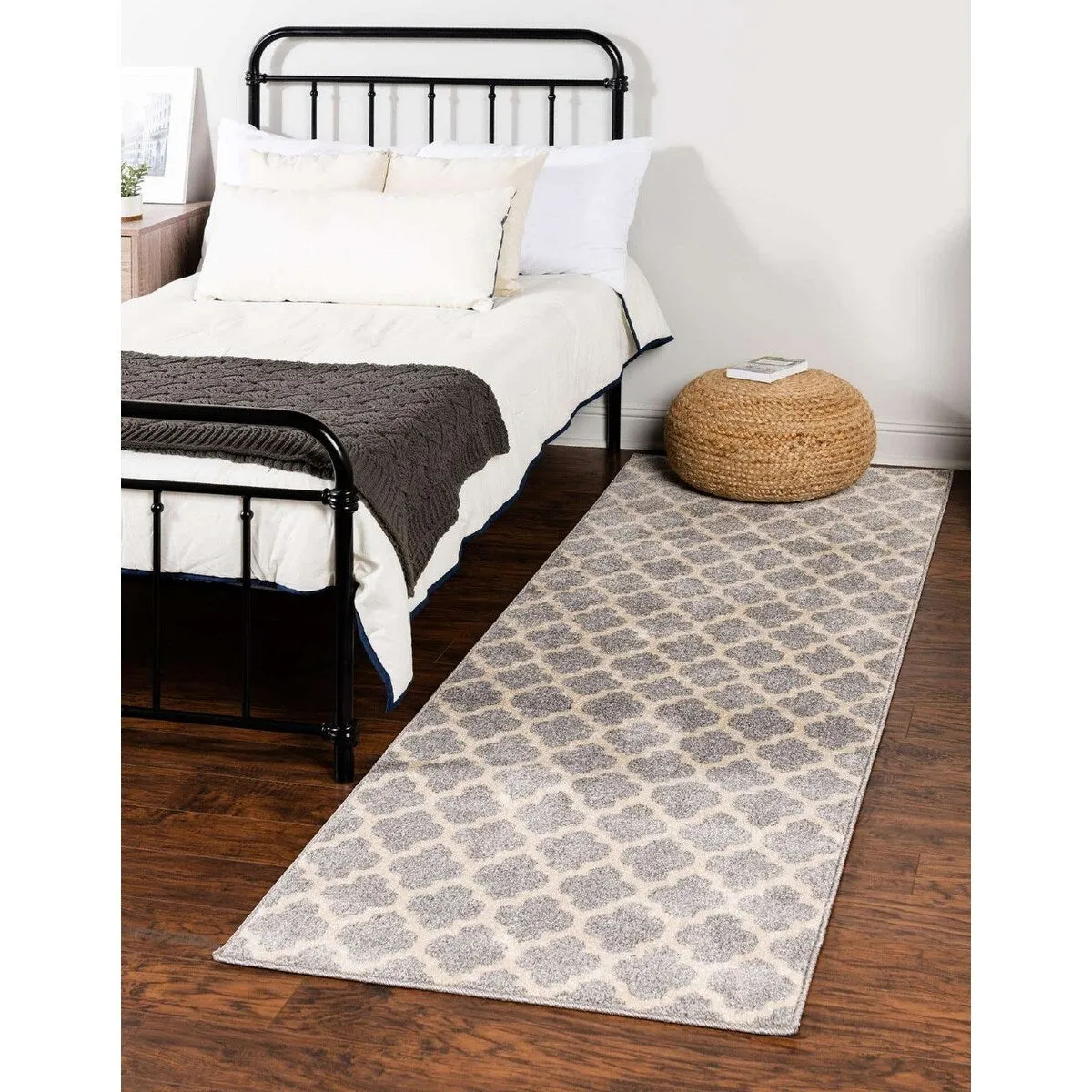 Contemporary Akiva Collection Area Rug