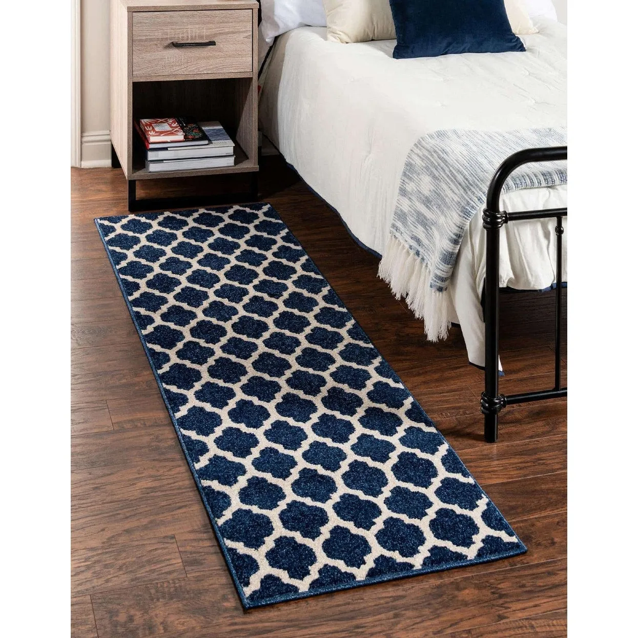 Contemporary Akiva Collection Area Rug