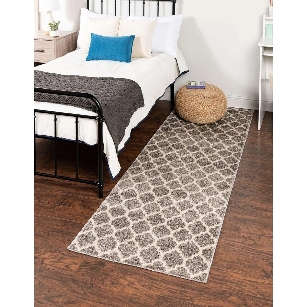 Contemporary Akiva Collection Area Rug