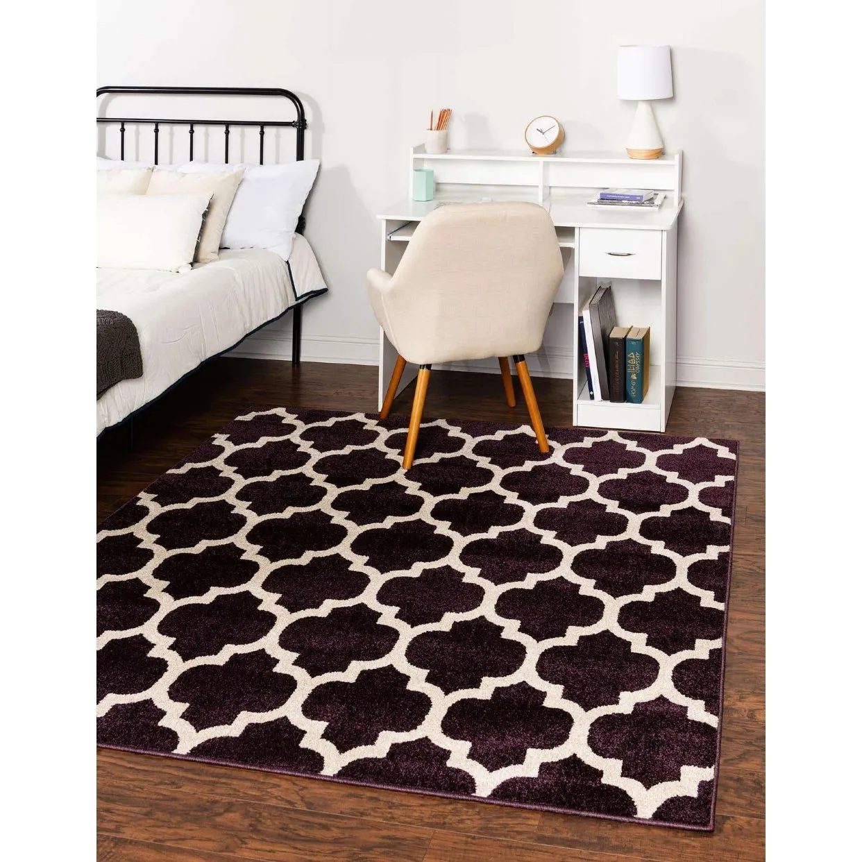 Contemporary Akiva Collection Area Rug
