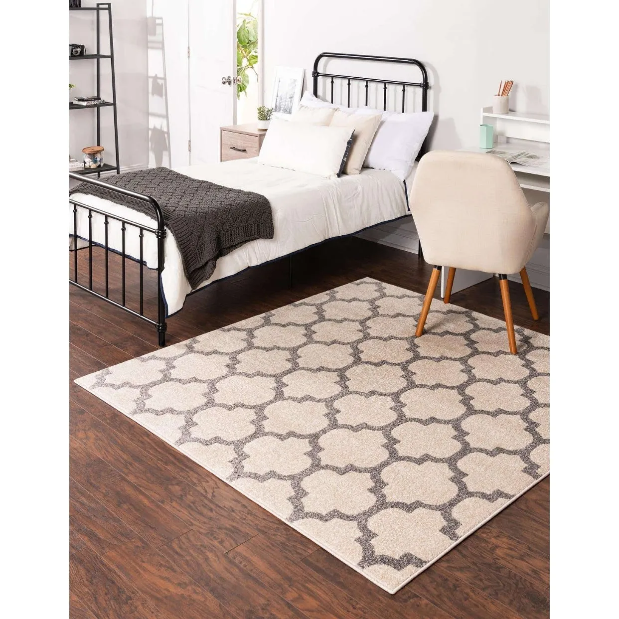 Contemporary Akiva Collection Area Rug