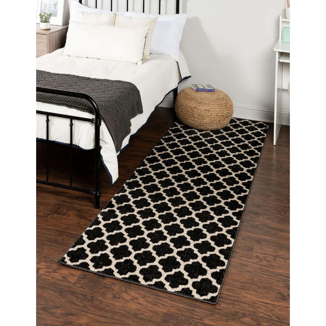Contemporary Akiva Collection Area Rug