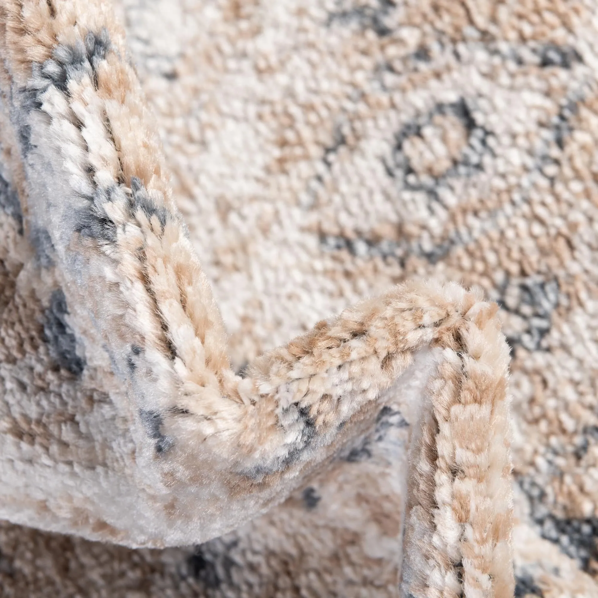 Contemporary Trabzon Collection Area Rug