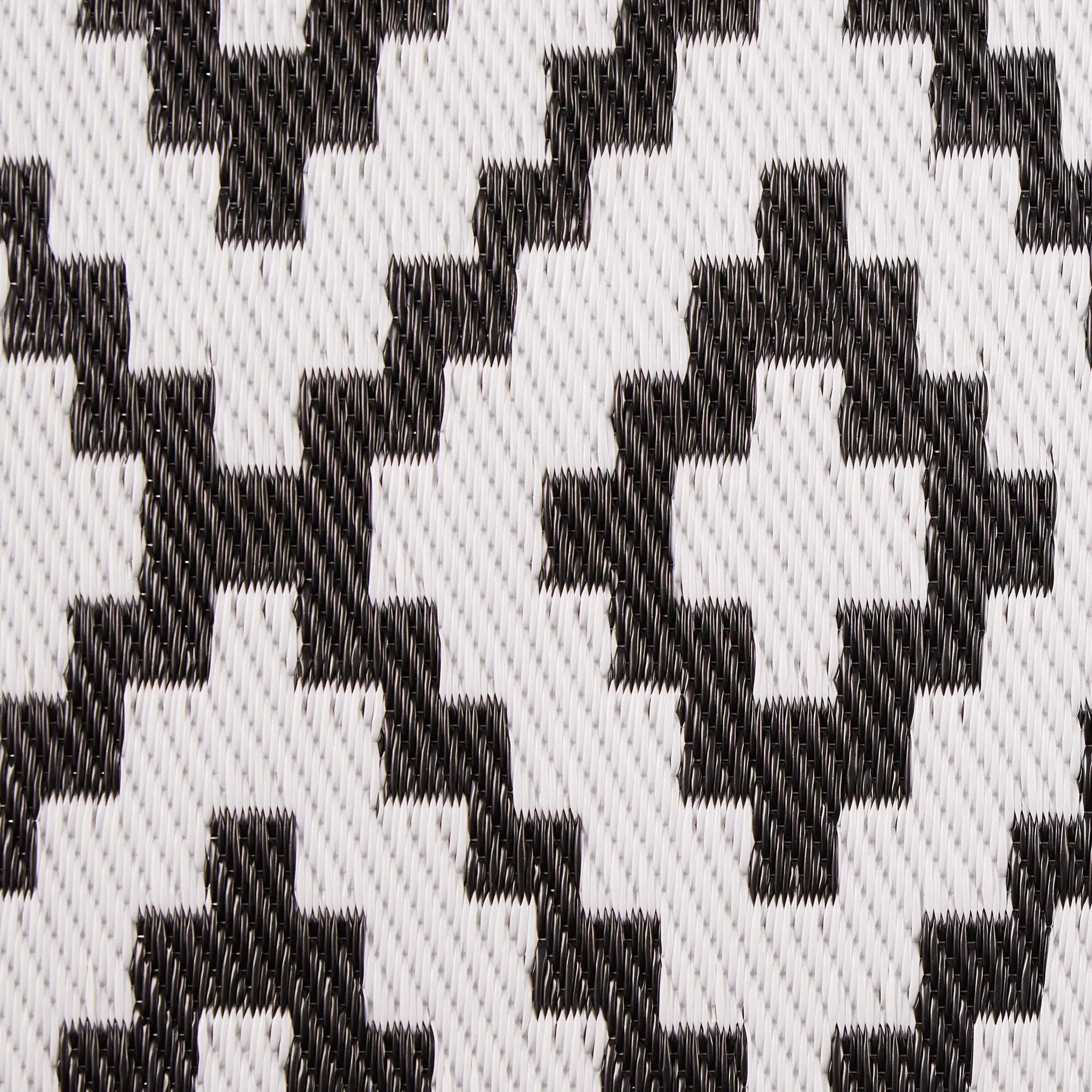DII Black and White Mesa Outdoor Rug 4x6 Ft