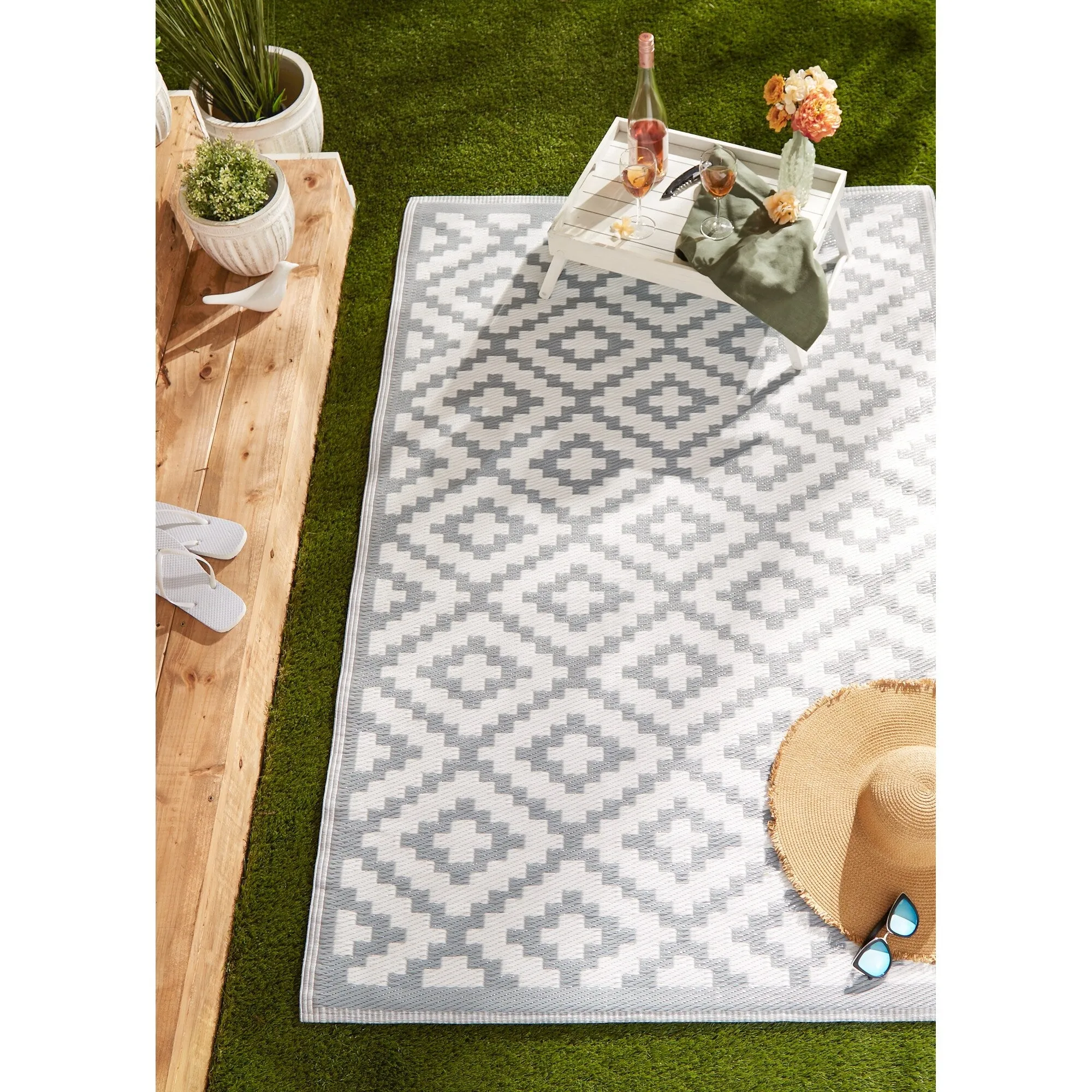 DII Black and White Mesa Outdoor Rug 4x6 Ft