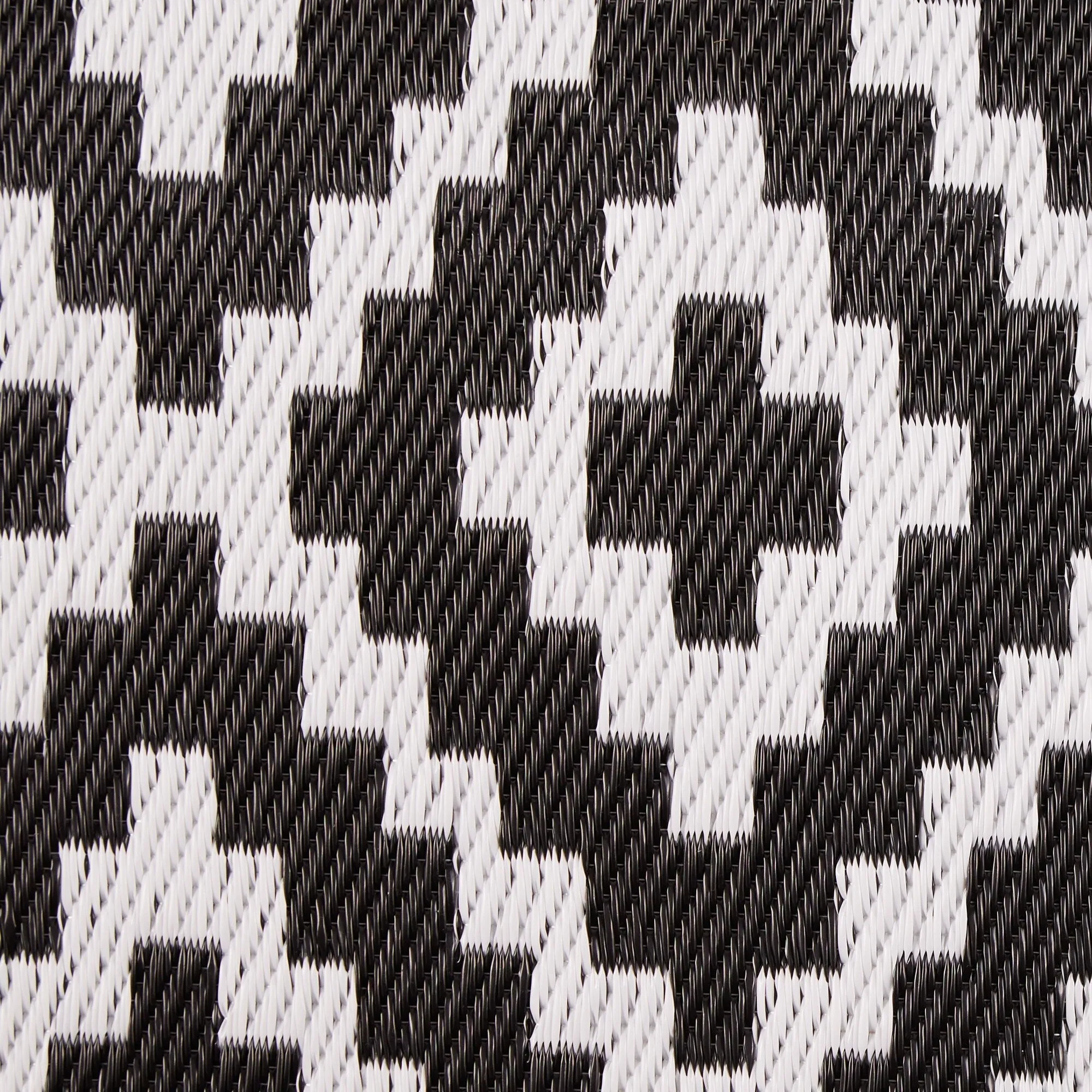 DII Black and White Mesa Outdoor Rug 4x6 Ft