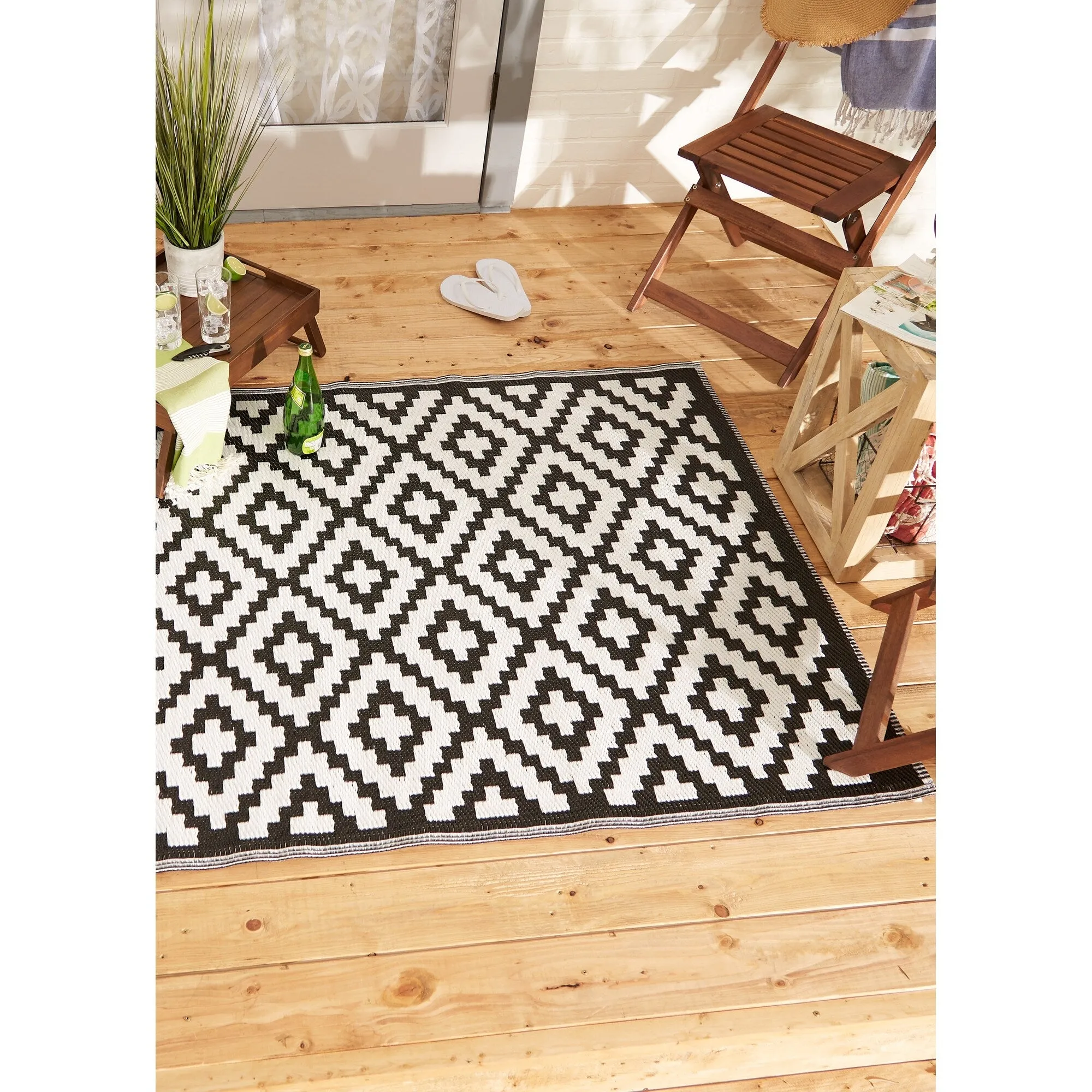 DII Black and White Mesa Outdoor Rug 4x6 Ft