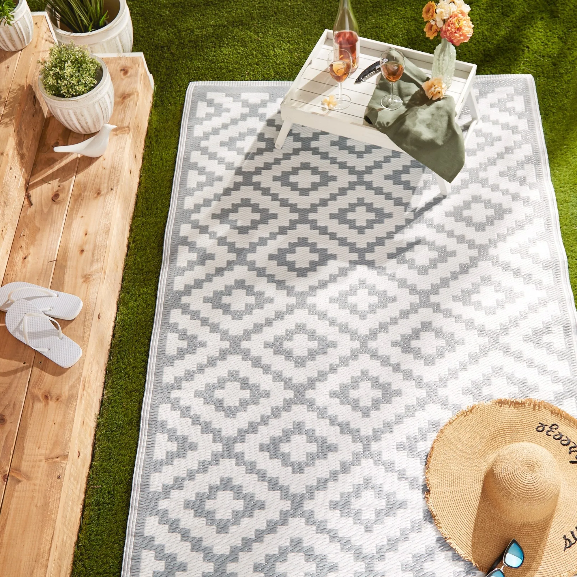 DII Black and White Mesa Outdoor Rug 4x6 Ft