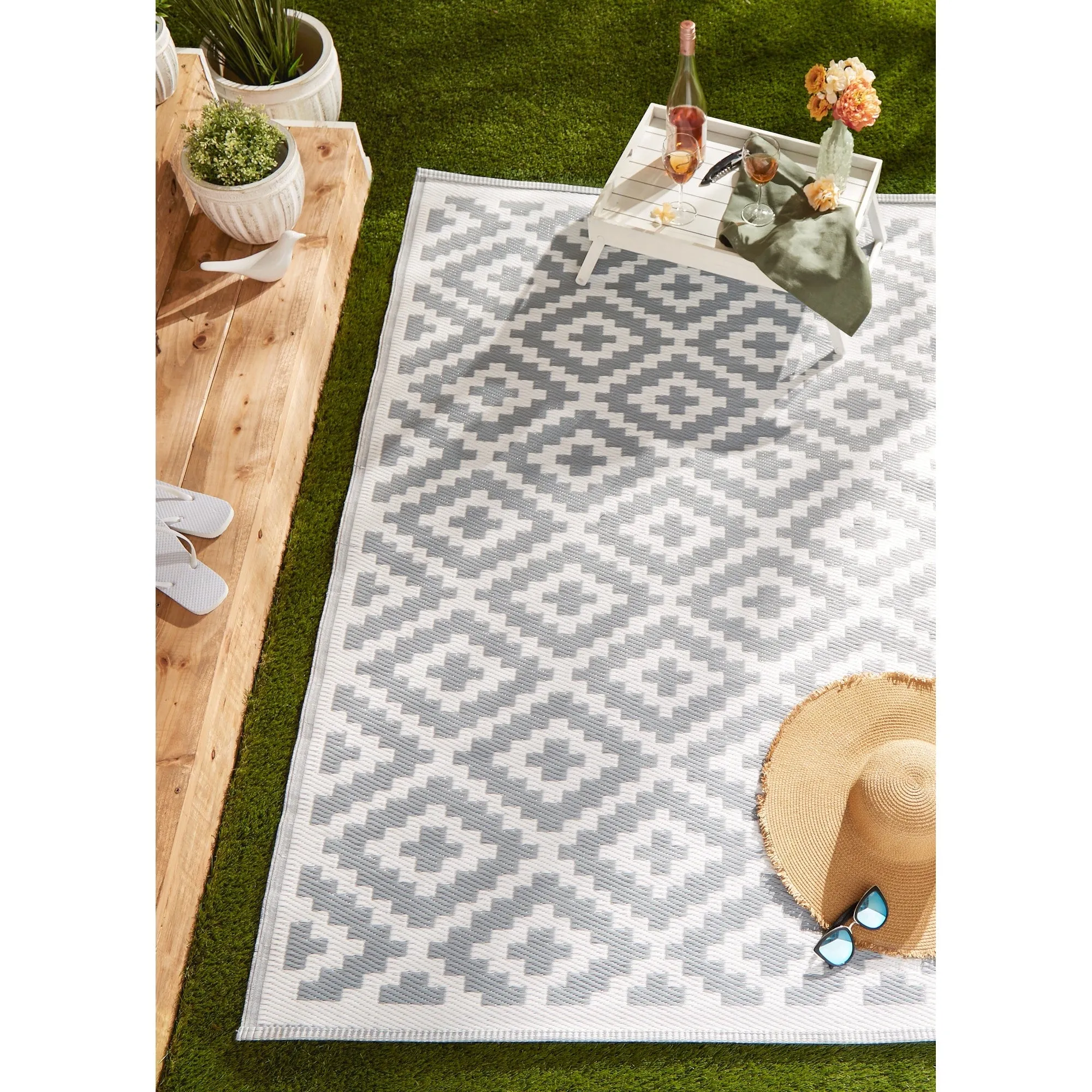 DII Black and White Mesa Outdoor Rug 4x6 Ft