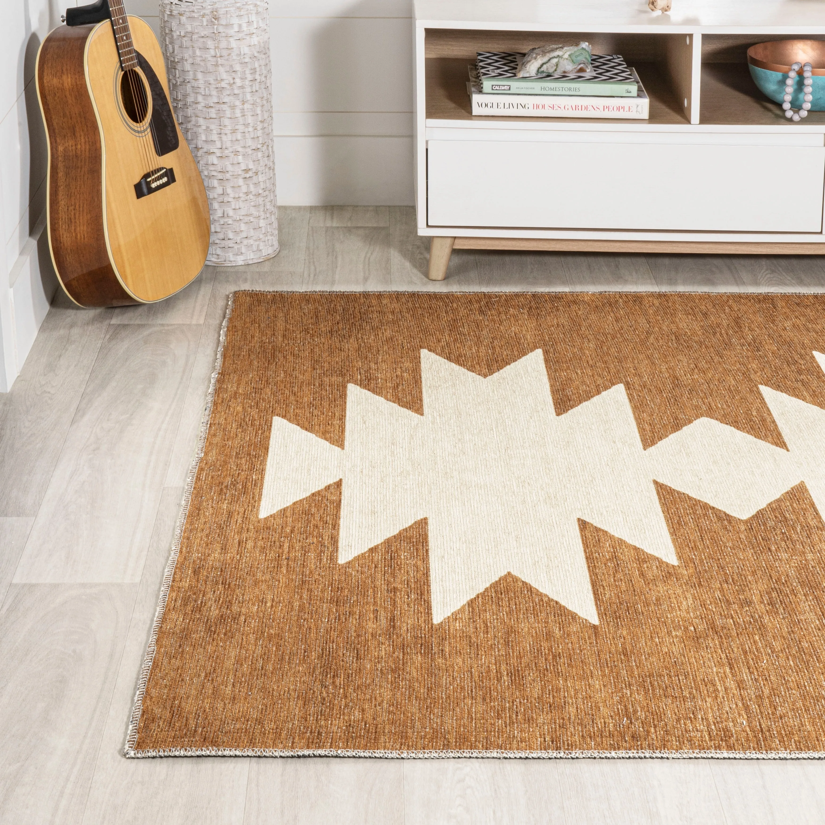 JONATHAN Y Adriel Solid Low-Pile Machine Washable Area Rug