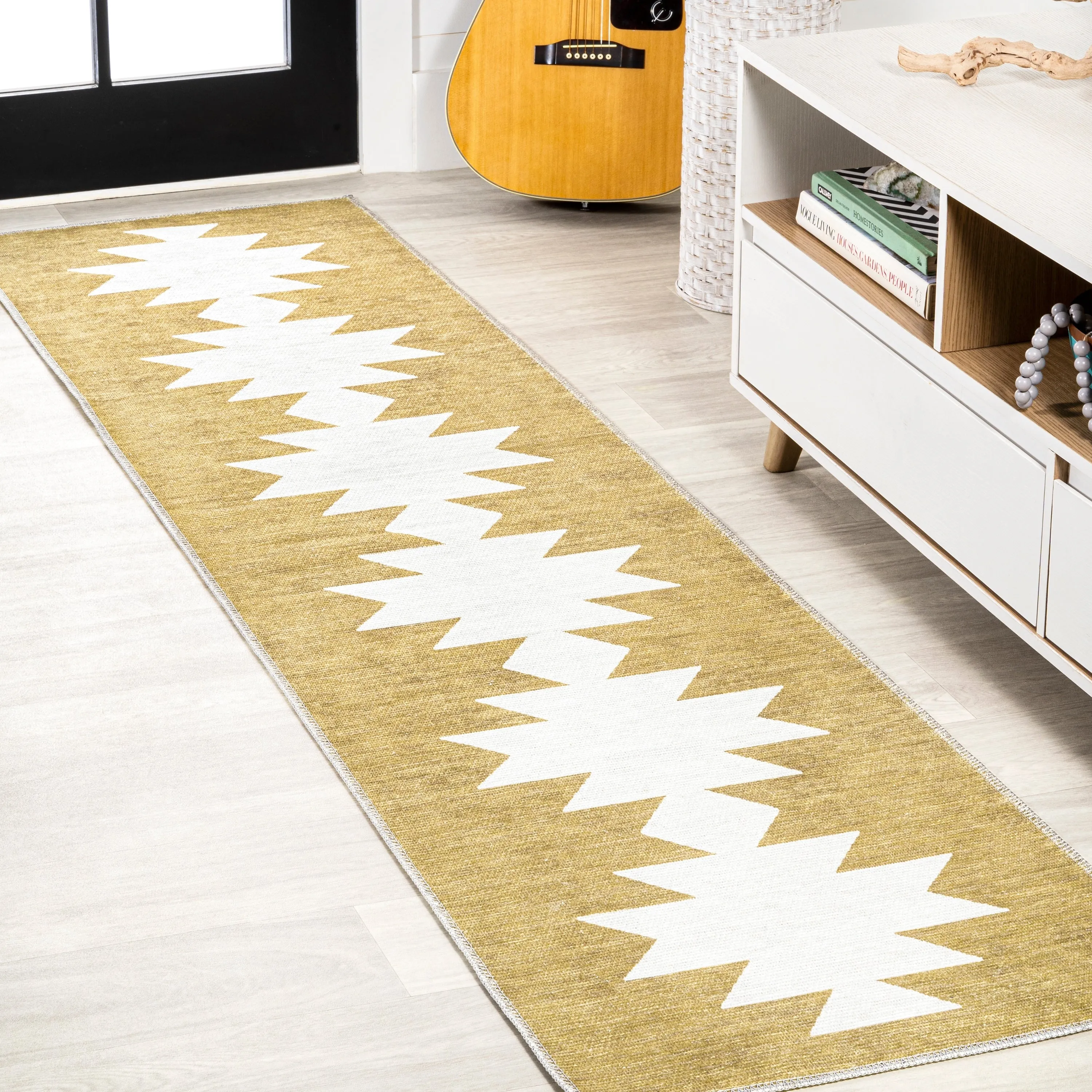 JONATHAN Y Adriel Solid Low-Pile Machine Washable Area Rug