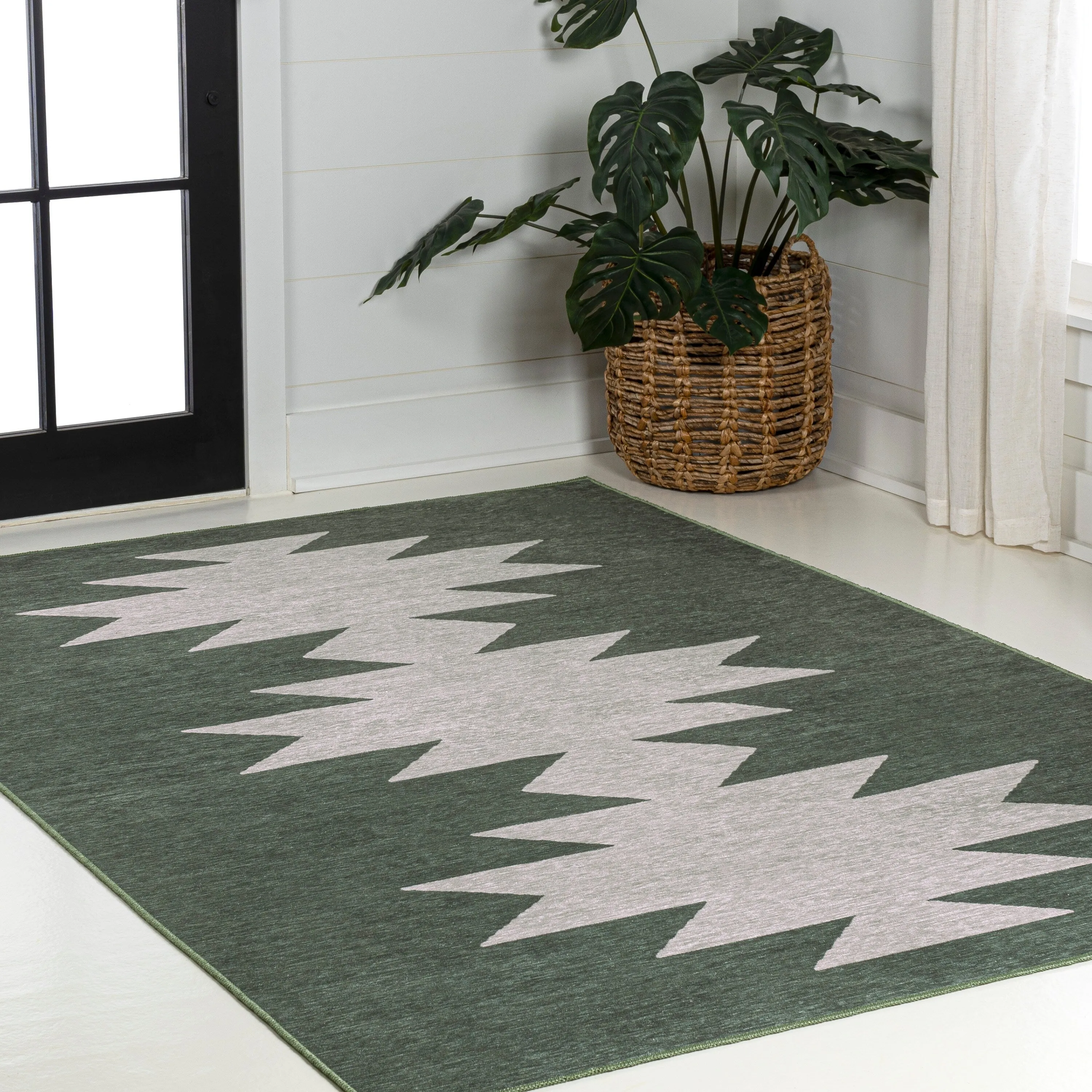 JONATHAN Y Adriel Solid Low-Pile Machine Washable Area Rug