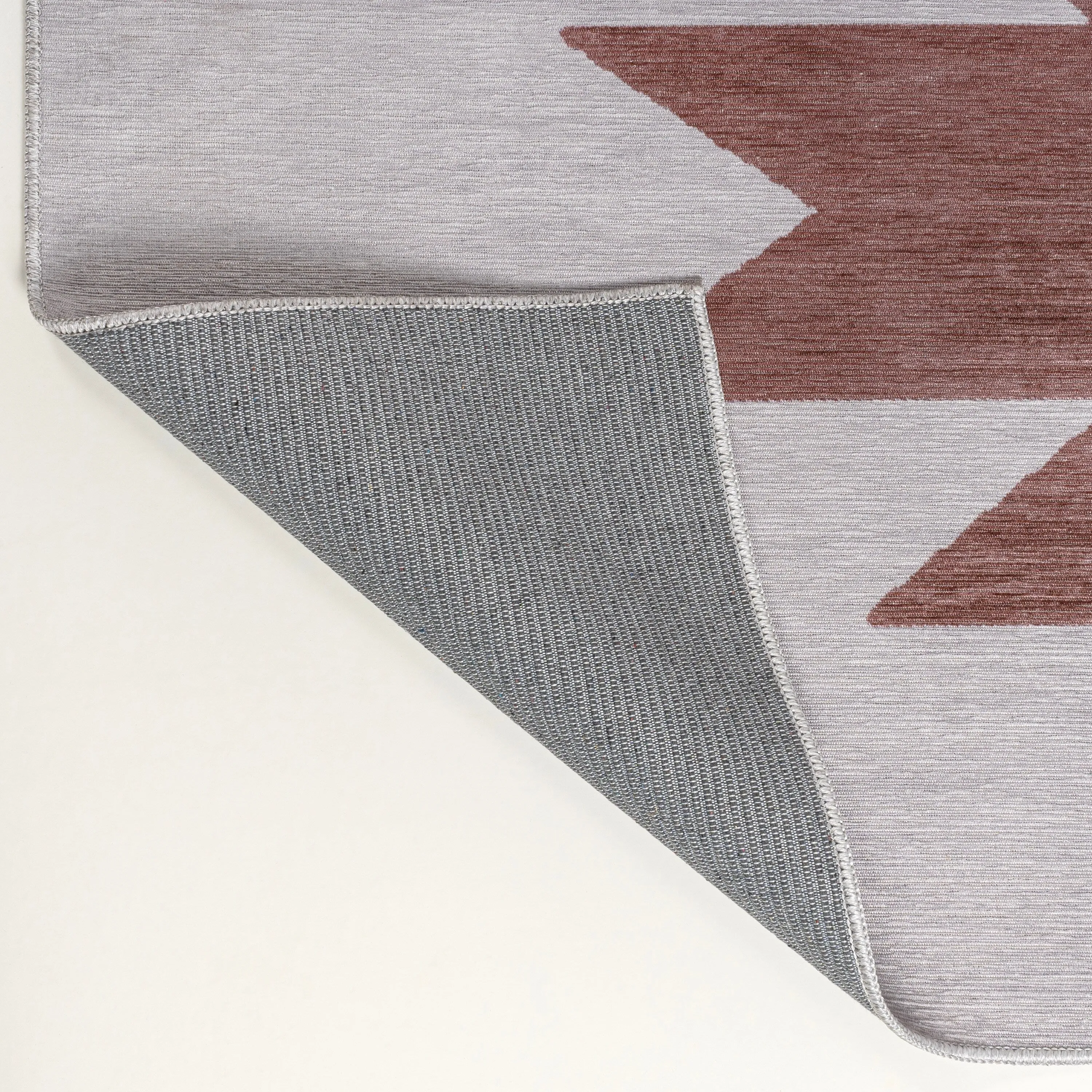 JONATHAN Y Adriel Solid Low-Pile Machine Washable Area Rug