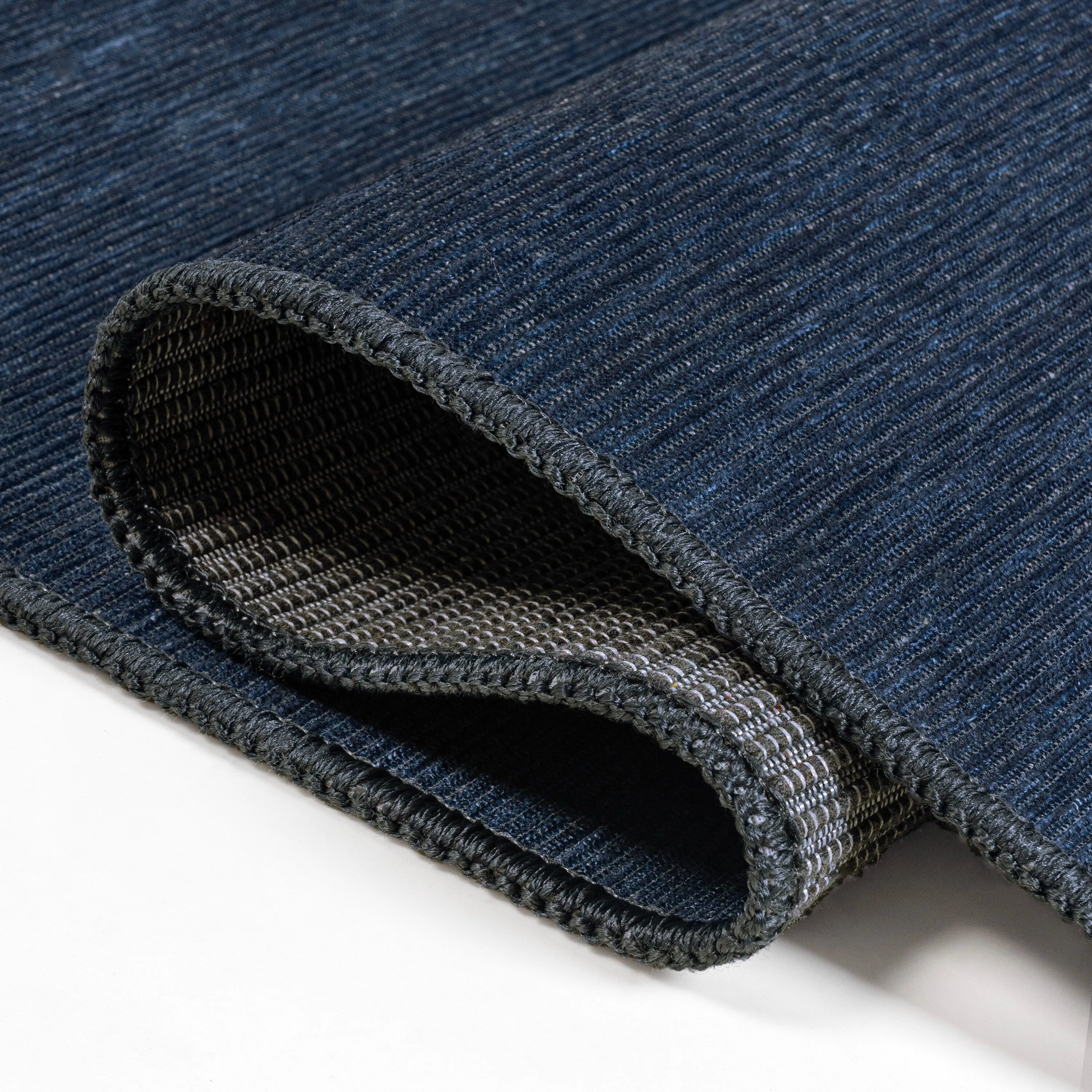JONATHAN Y Adriel Solid Low-Pile Machine Washable Area Rug