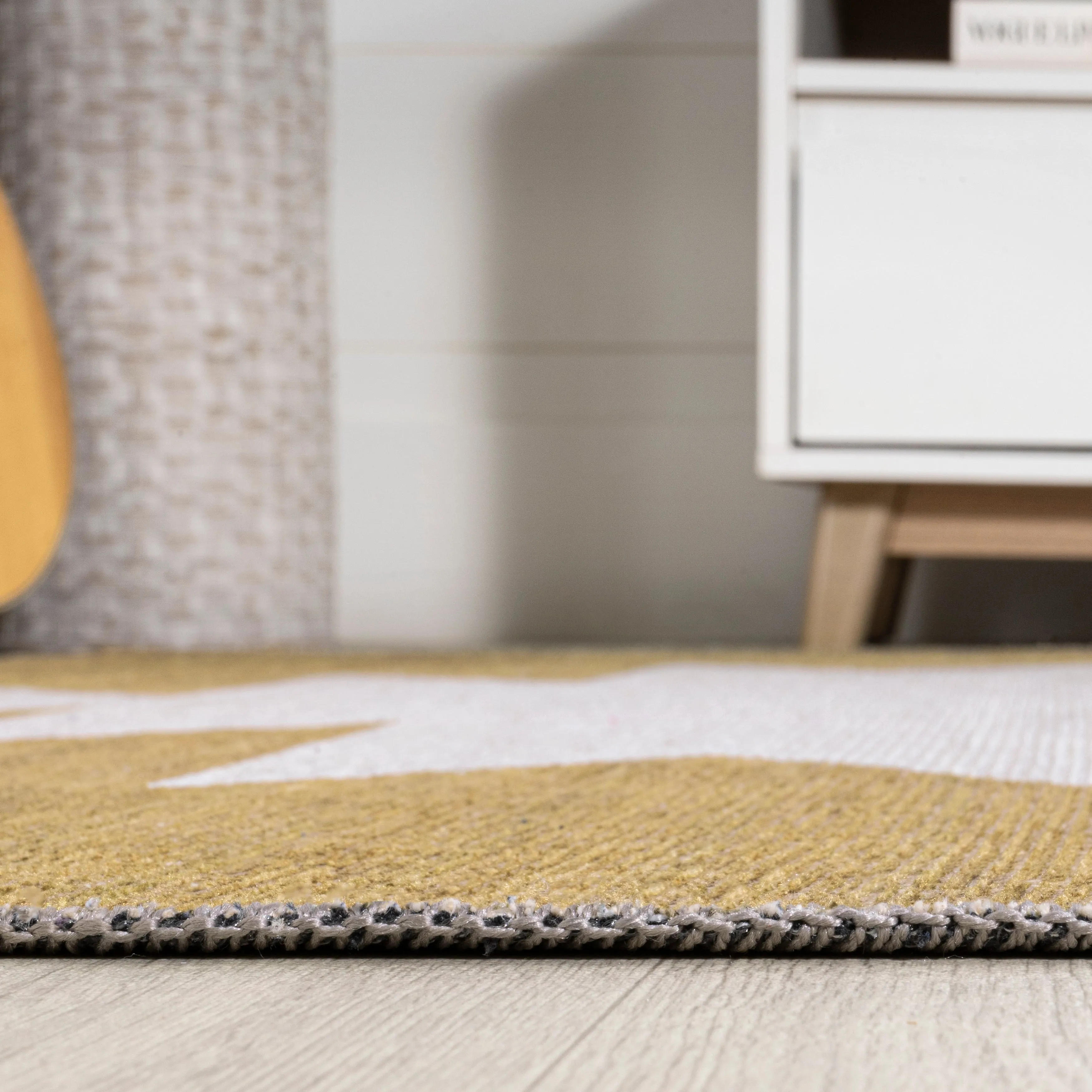 JONATHAN Y Adriel Solid Low-Pile Machine Washable Area Rug