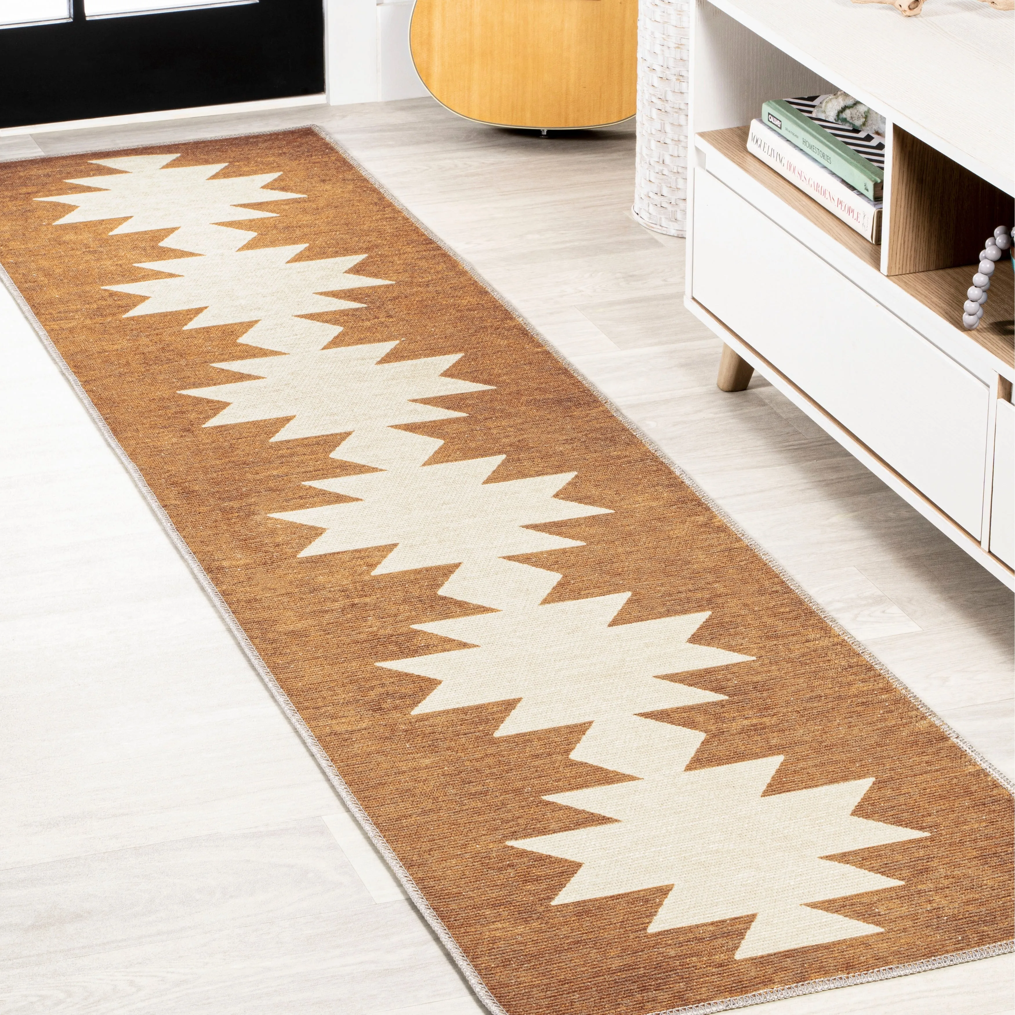 JONATHAN Y Adriel Solid Low-Pile Machine Washable Area Rug