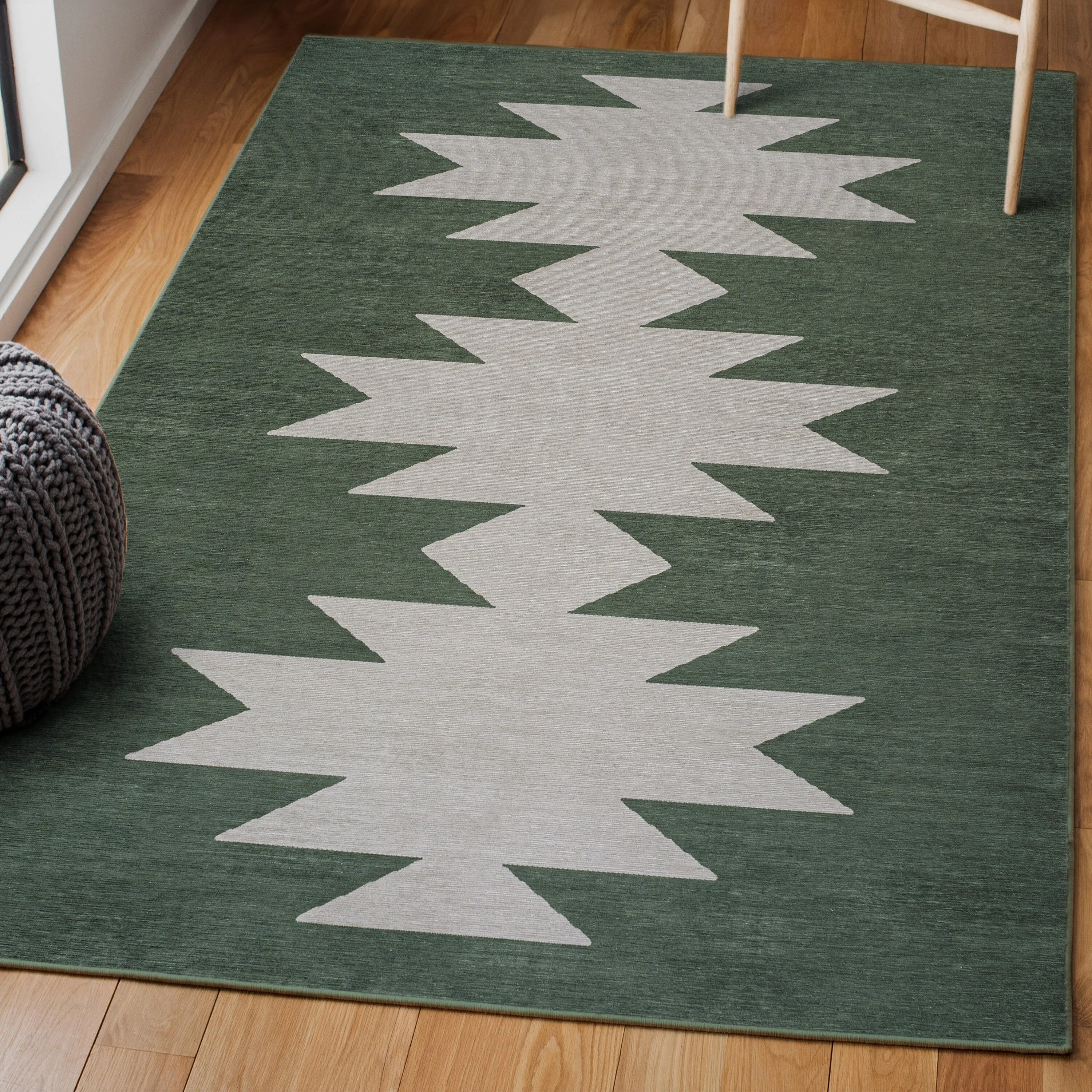 JONATHAN Y Adriel Solid Low-Pile Machine Washable Area Rug