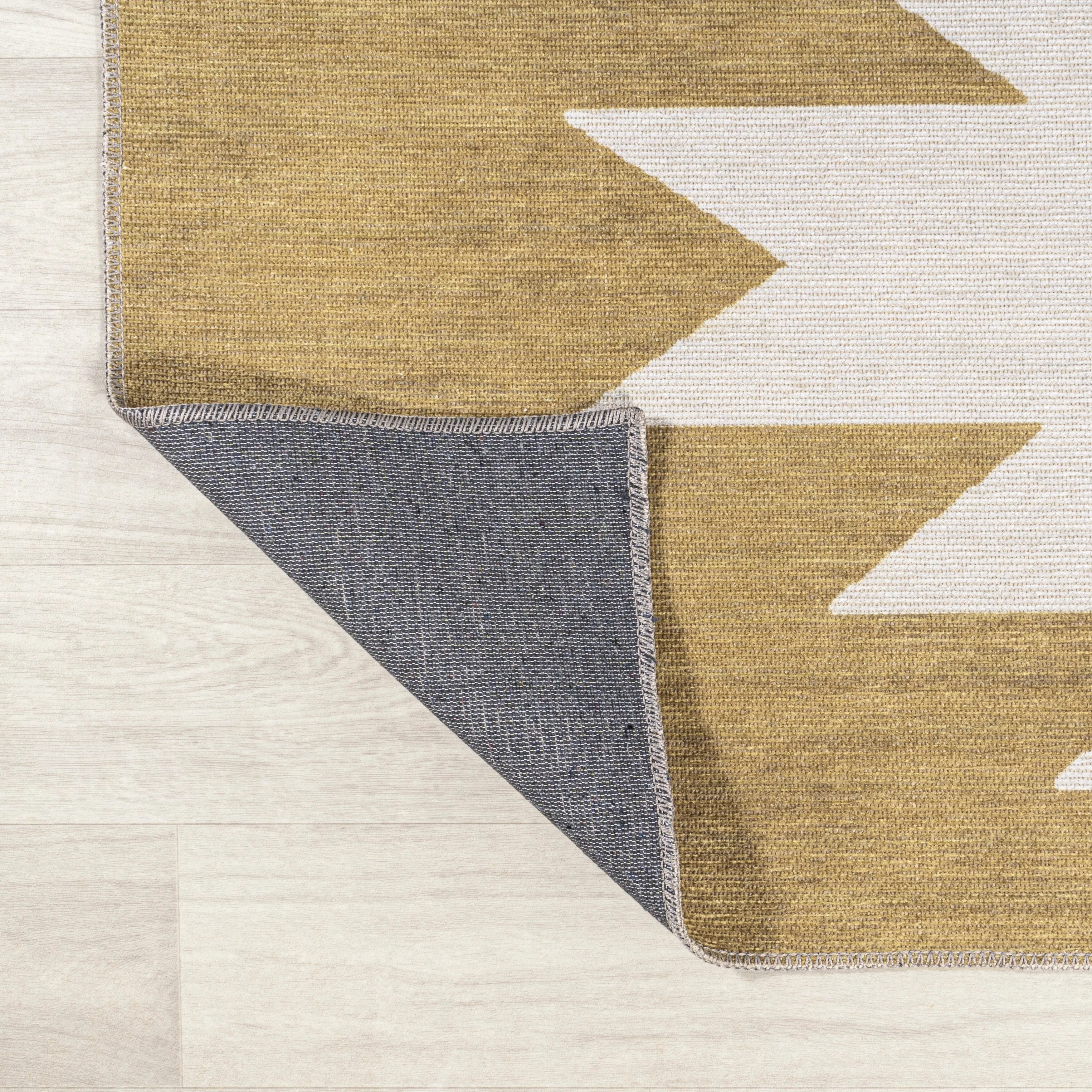 JONATHAN Y Adriel Solid Low-Pile Machine Washable Area Rug