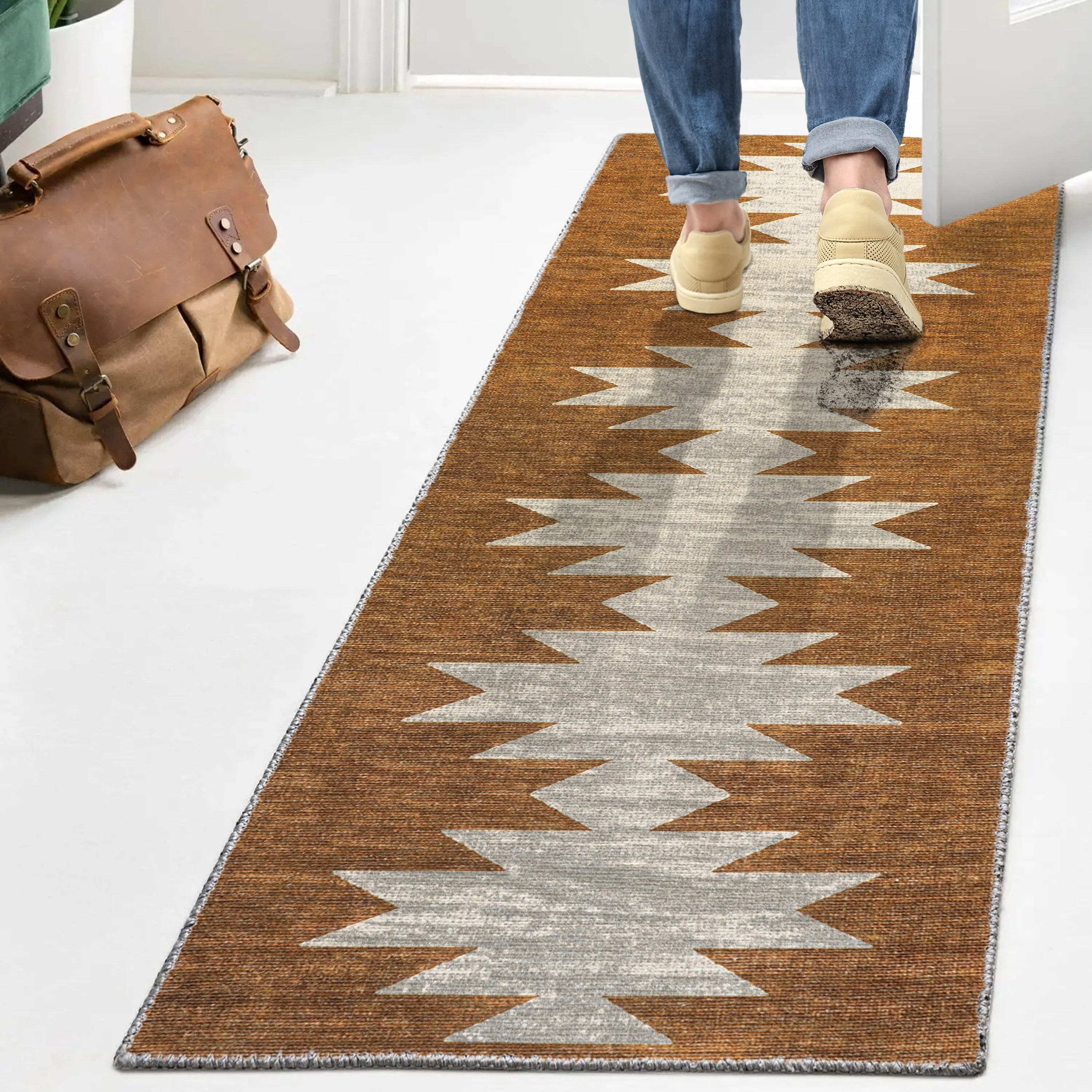 JONATHAN Y Adriel Solid Low-Pile Machine Washable Area Rug