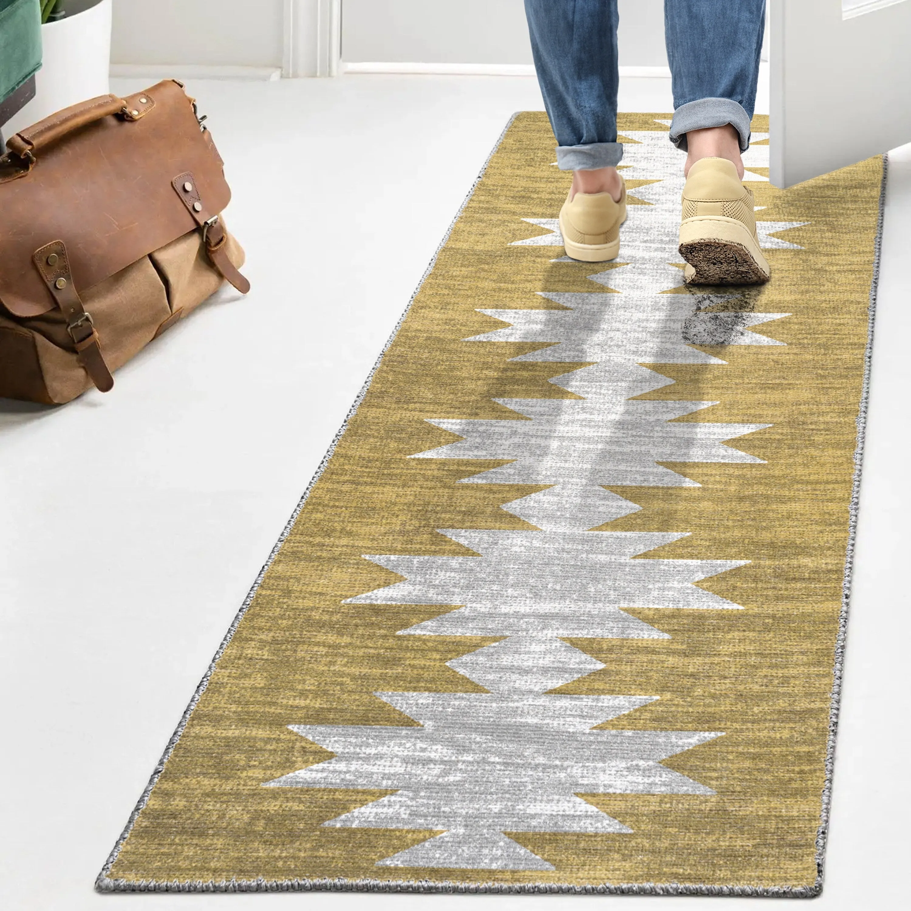 JONATHAN Y Adriel Solid Low-Pile Machine Washable Area Rug