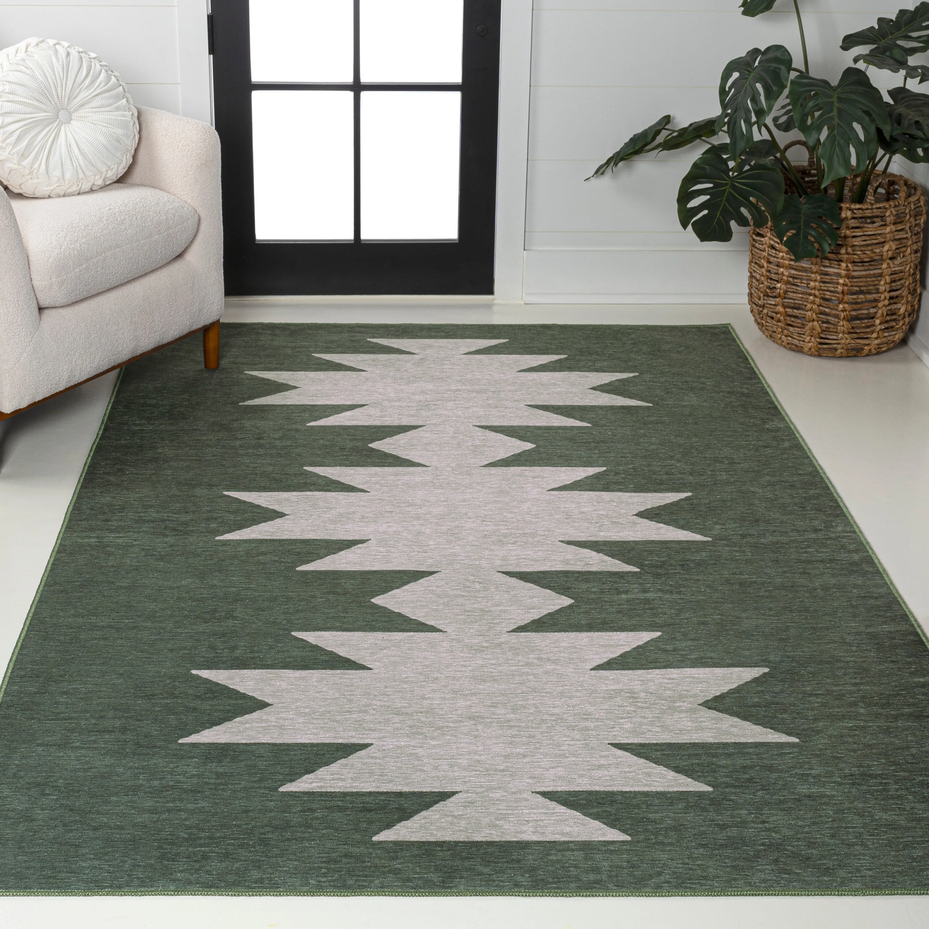 JONATHAN Y Adriel Solid Low-Pile Machine Washable Area Rug