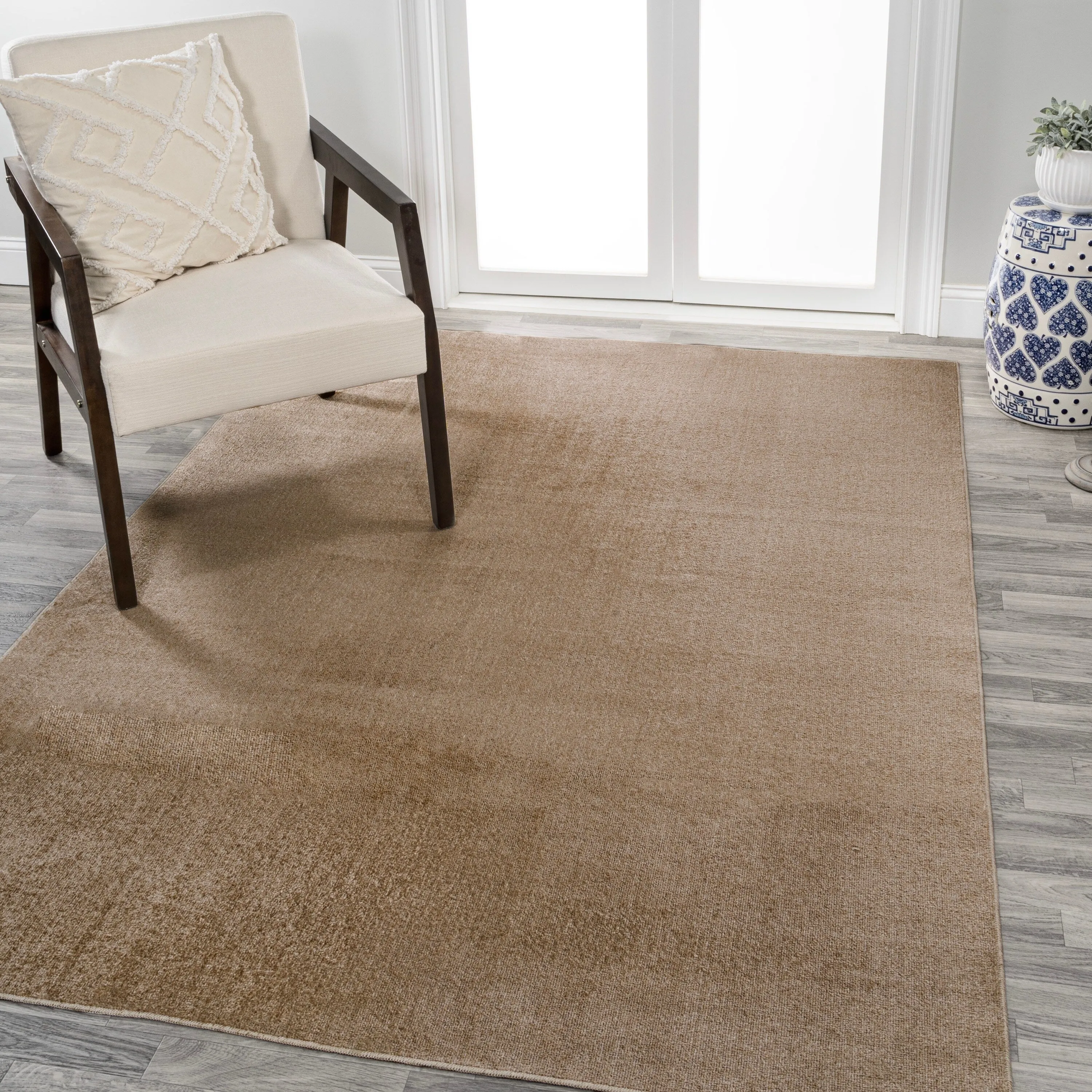 JONATHAN Y Fawning Classic Solid Low-Pile Machine-Washable Terra Area Rug