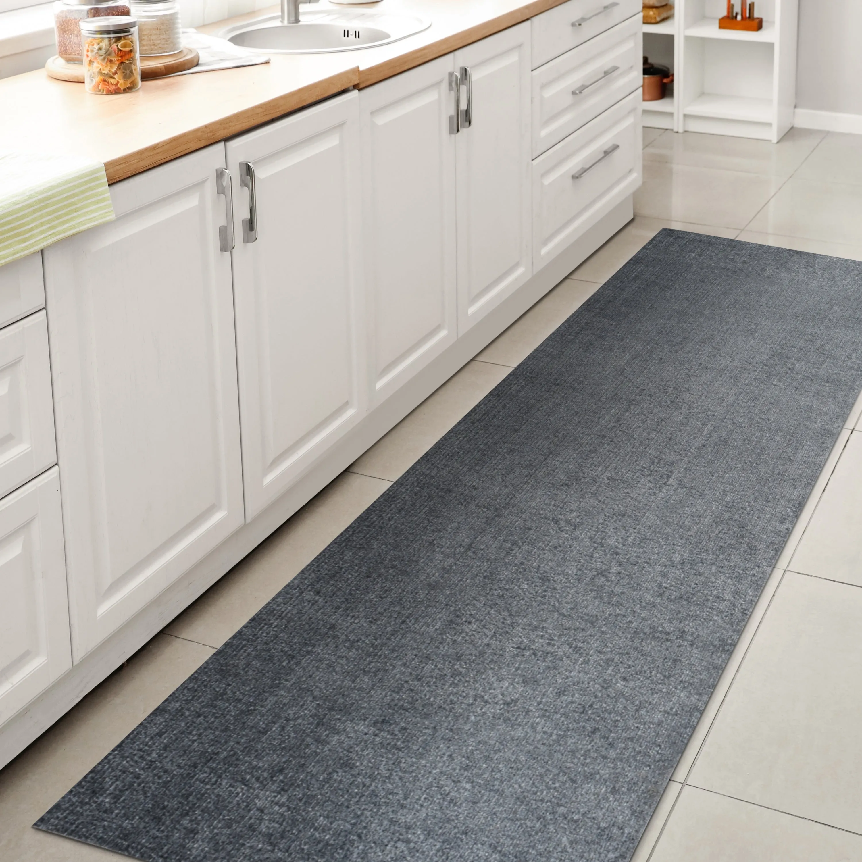 JONATHAN Y Fawning Classic Solid Low-Pile Machine-Washable Terra Area Rug