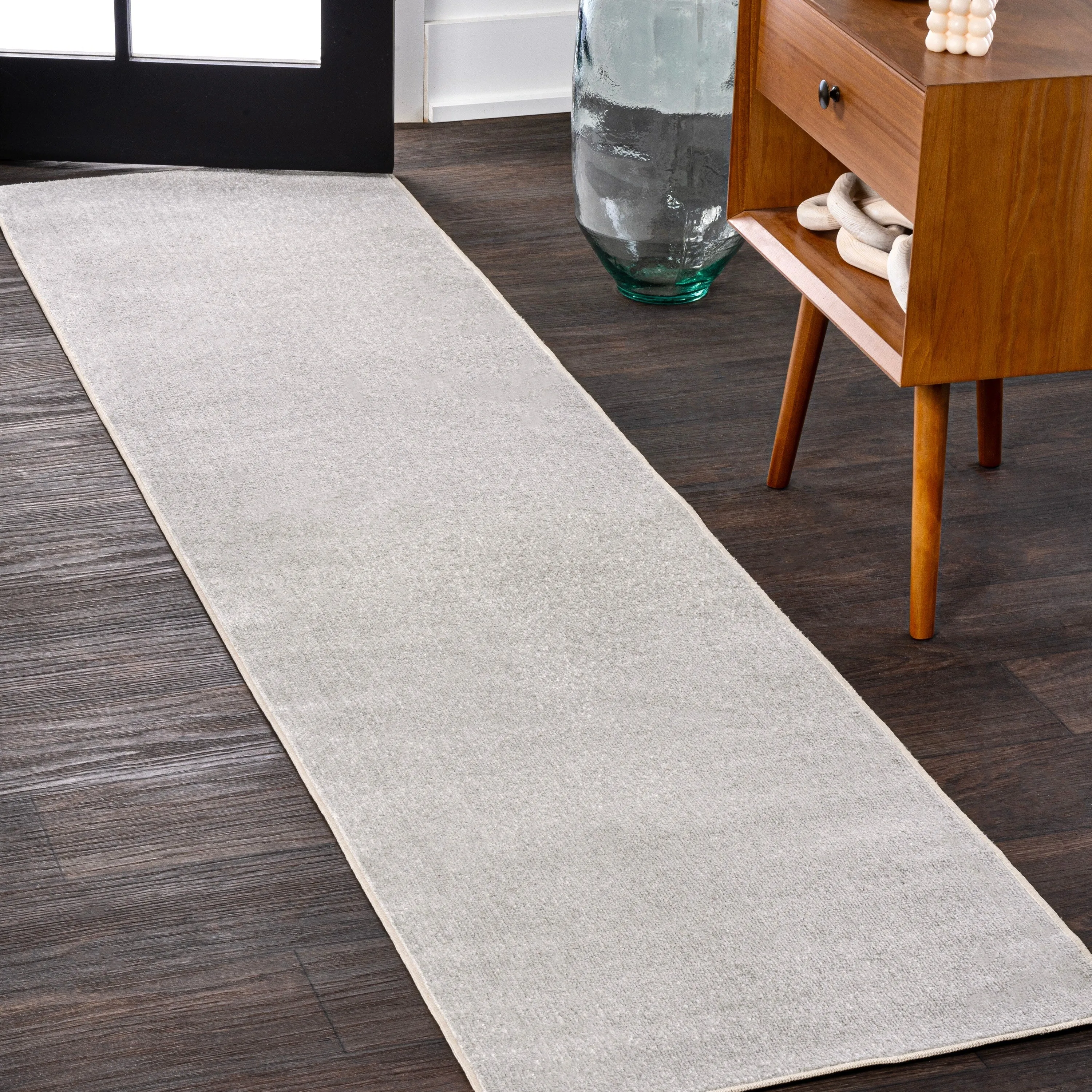 JONATHAN Y Fawning Classic Solid Low-Pile Machine-Washable Terra Area Rug