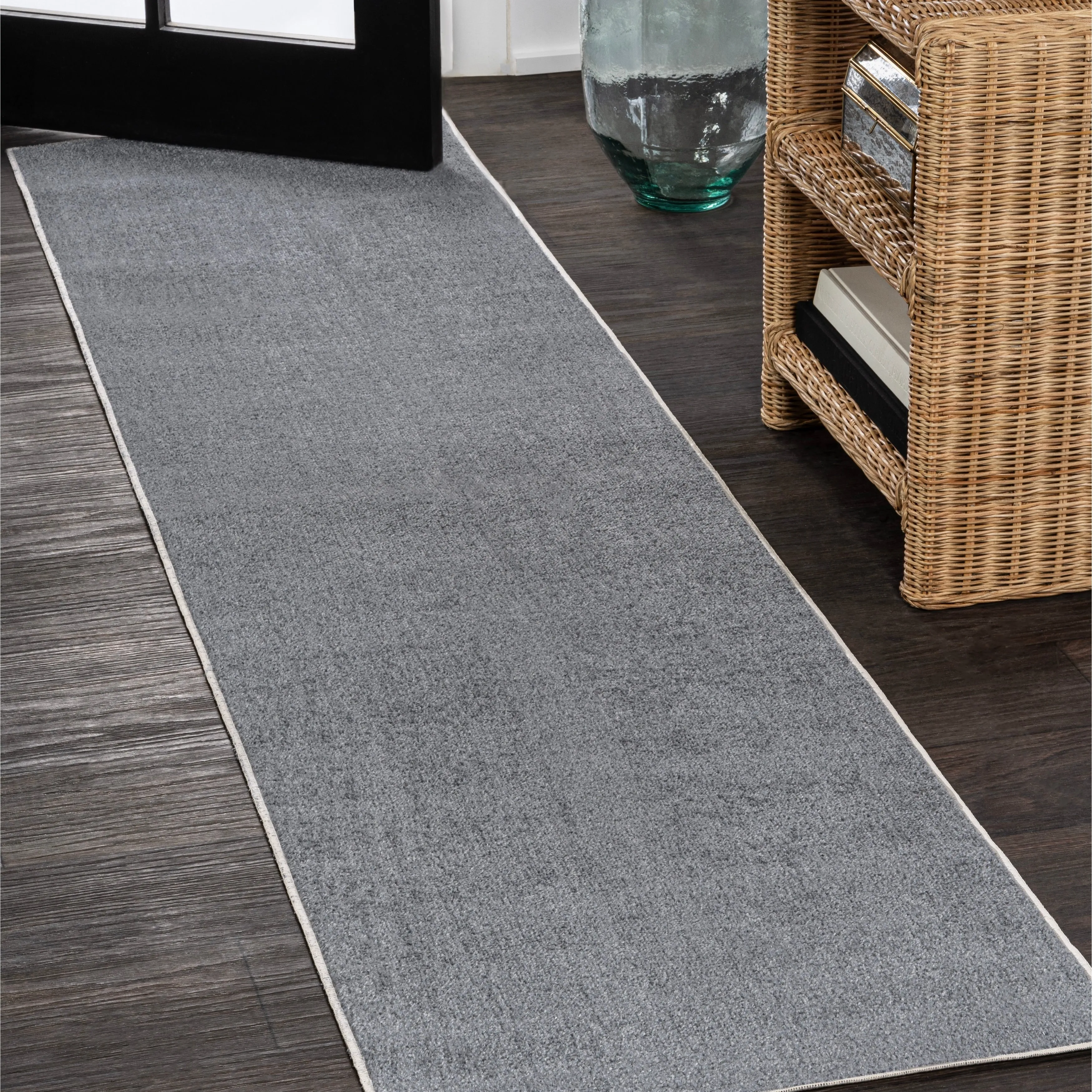 JONATHAN Y Fawning Classic Solid Low-Pile Machine-Washable Terra Area Rug