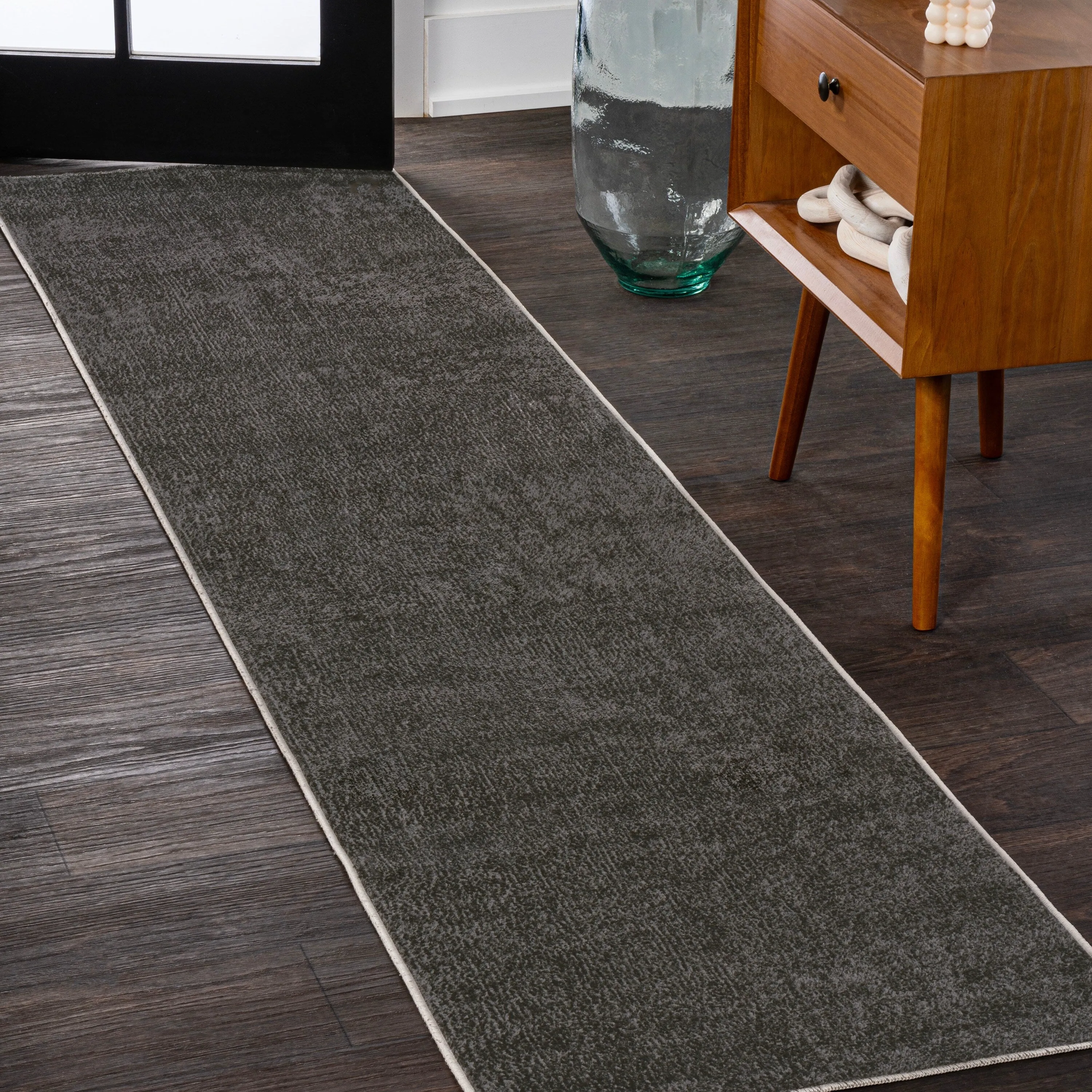 JONATHAN Y Fawning Classic Solid Low-Pile Machine-Washable Terra Area Rug