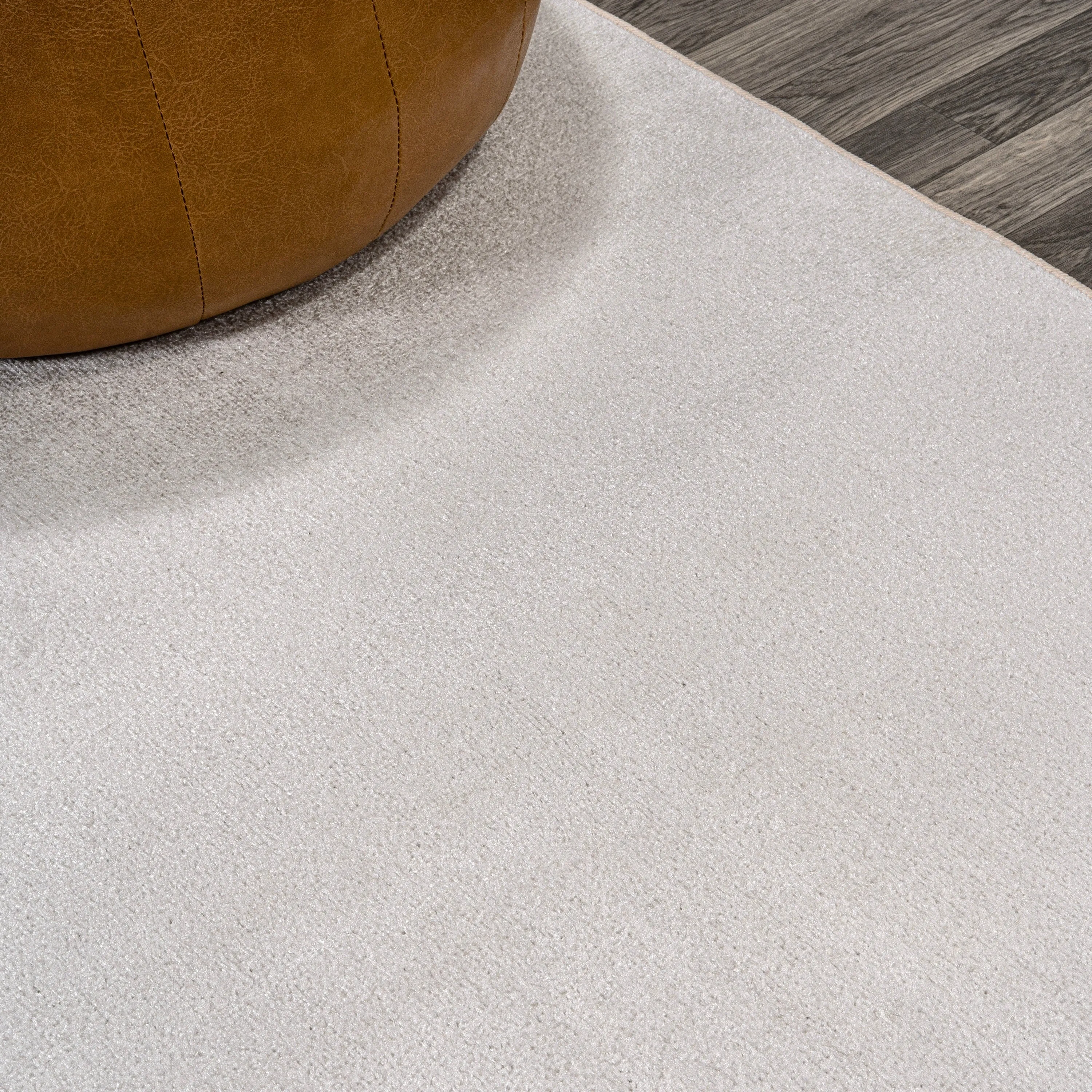 JONATHAN Y Fawning Classic Solid Low-Pile Machine-Washable Terra Area Rug