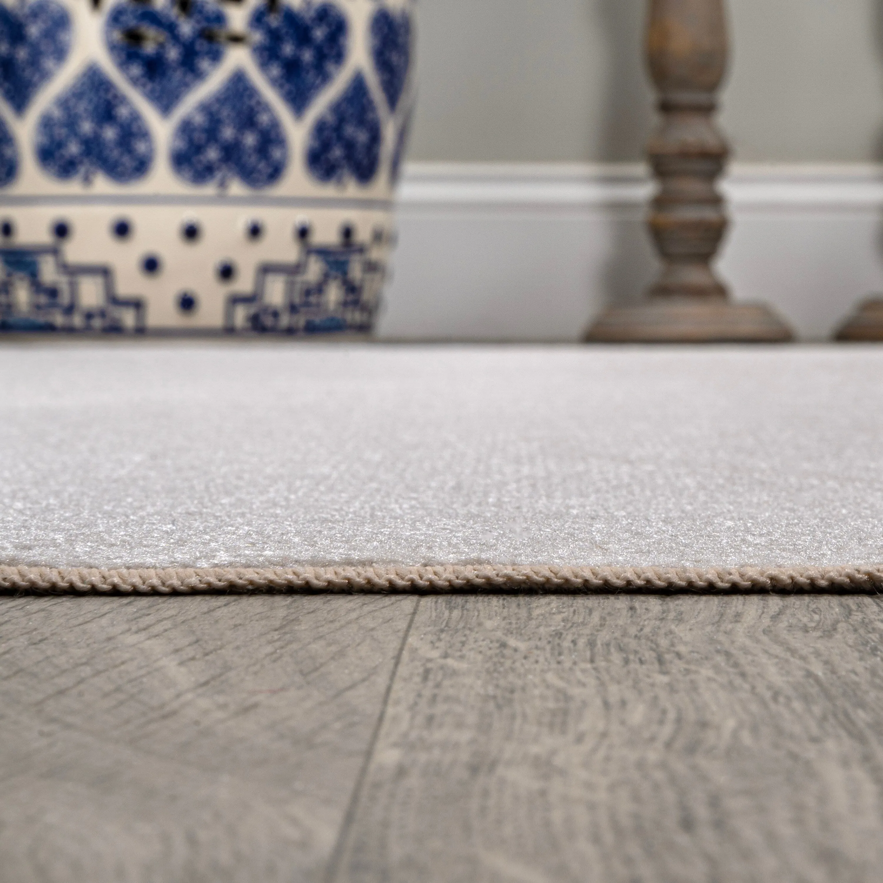 JONATHAN Y Fawning Classic Solid Low-Pile Machine-Washable Terra Area Rug