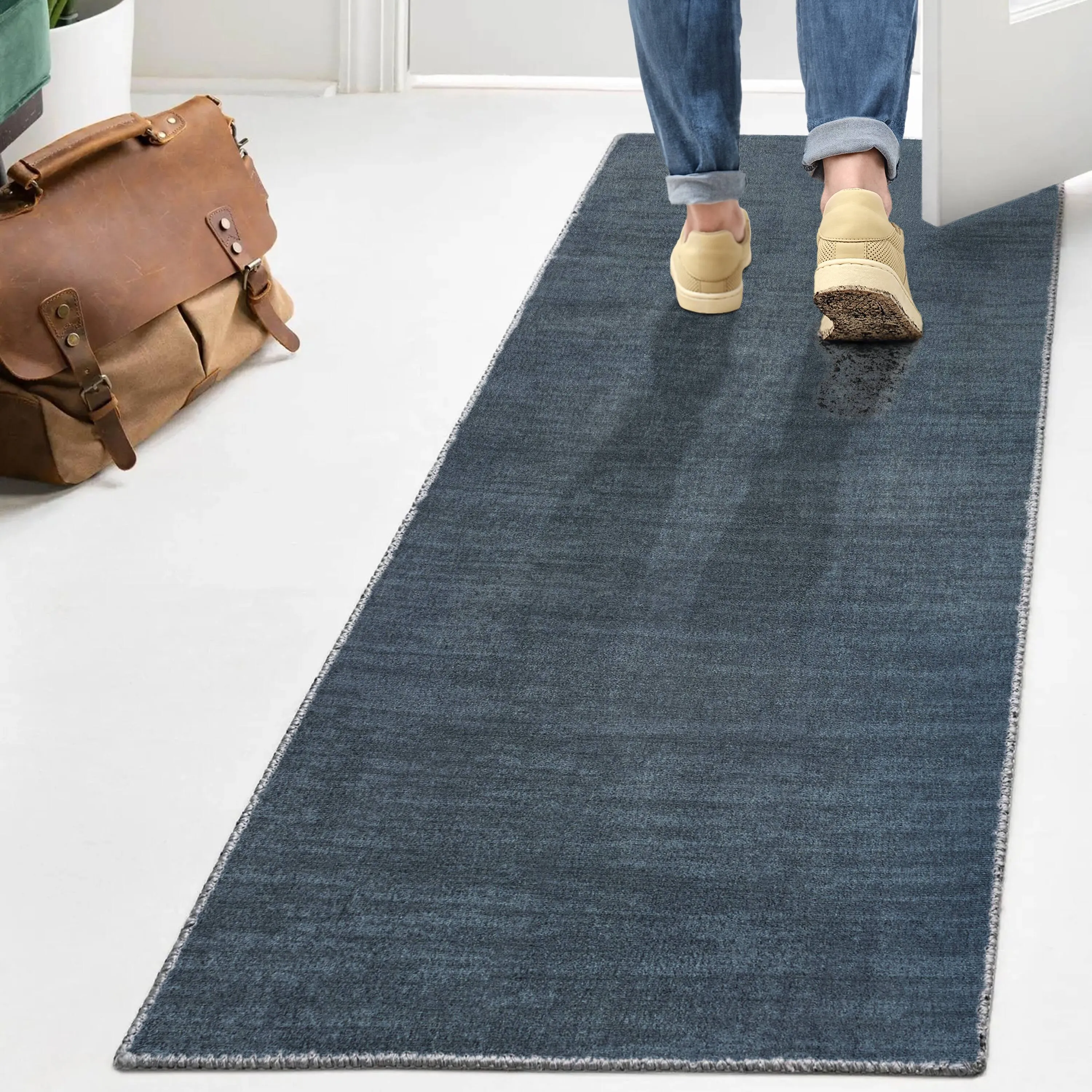 JONATHAN Y Fawning Classic Solid Low-Pile Machine-Washable Terra Area Rug