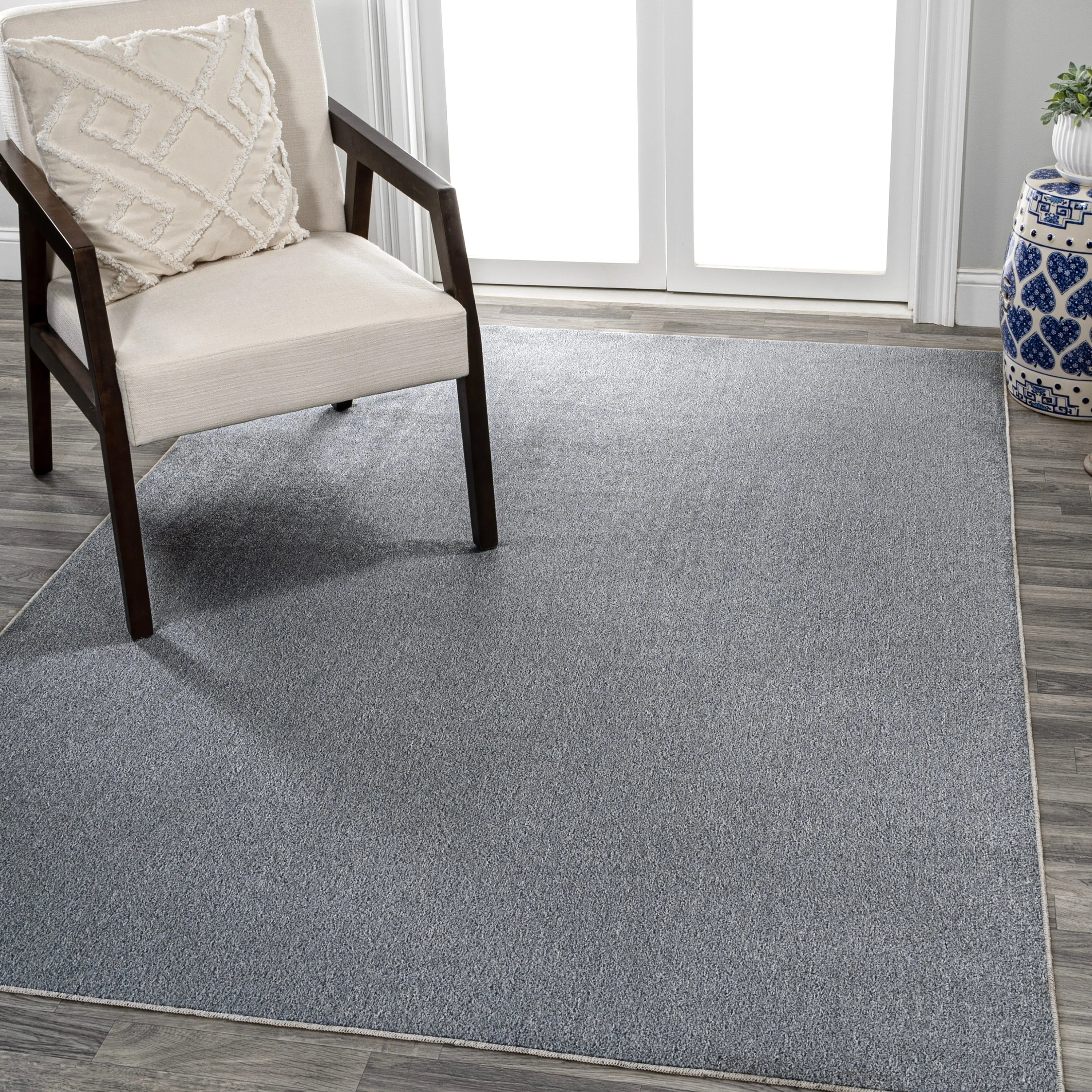 JONATHAN Y Fawning Classic Solid Low-Pile Machine-Washable Terra Area Rug
