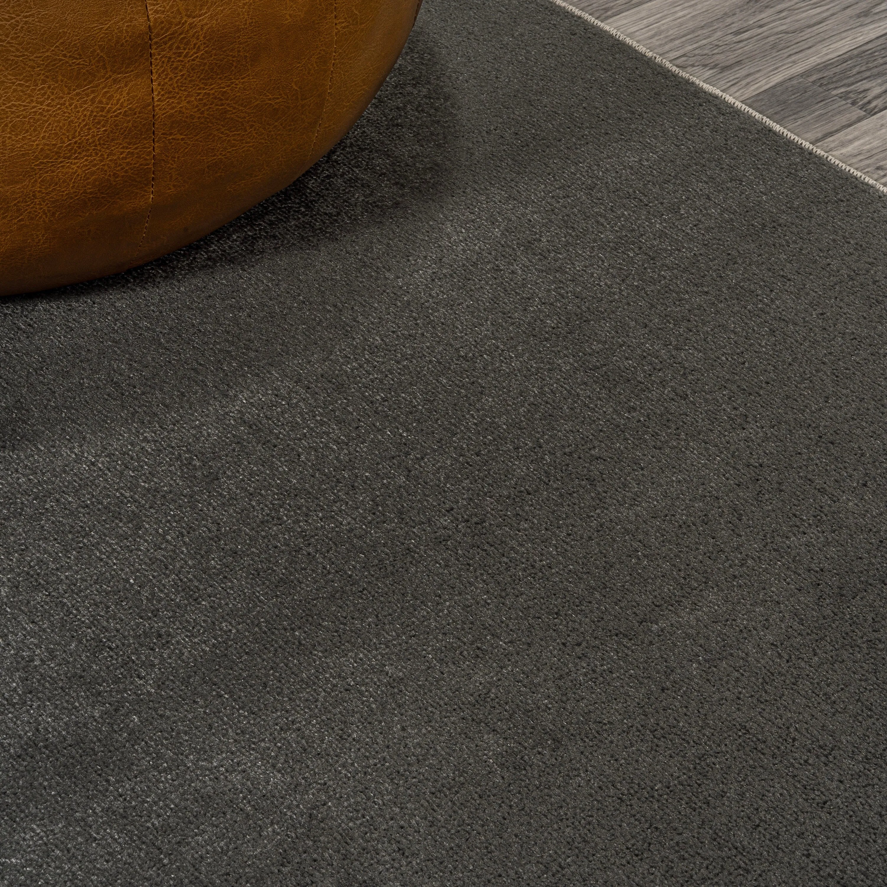 JONATHAN Y Fawning Classic Solid Low-Pile Machine-Washable Terra Area Rug