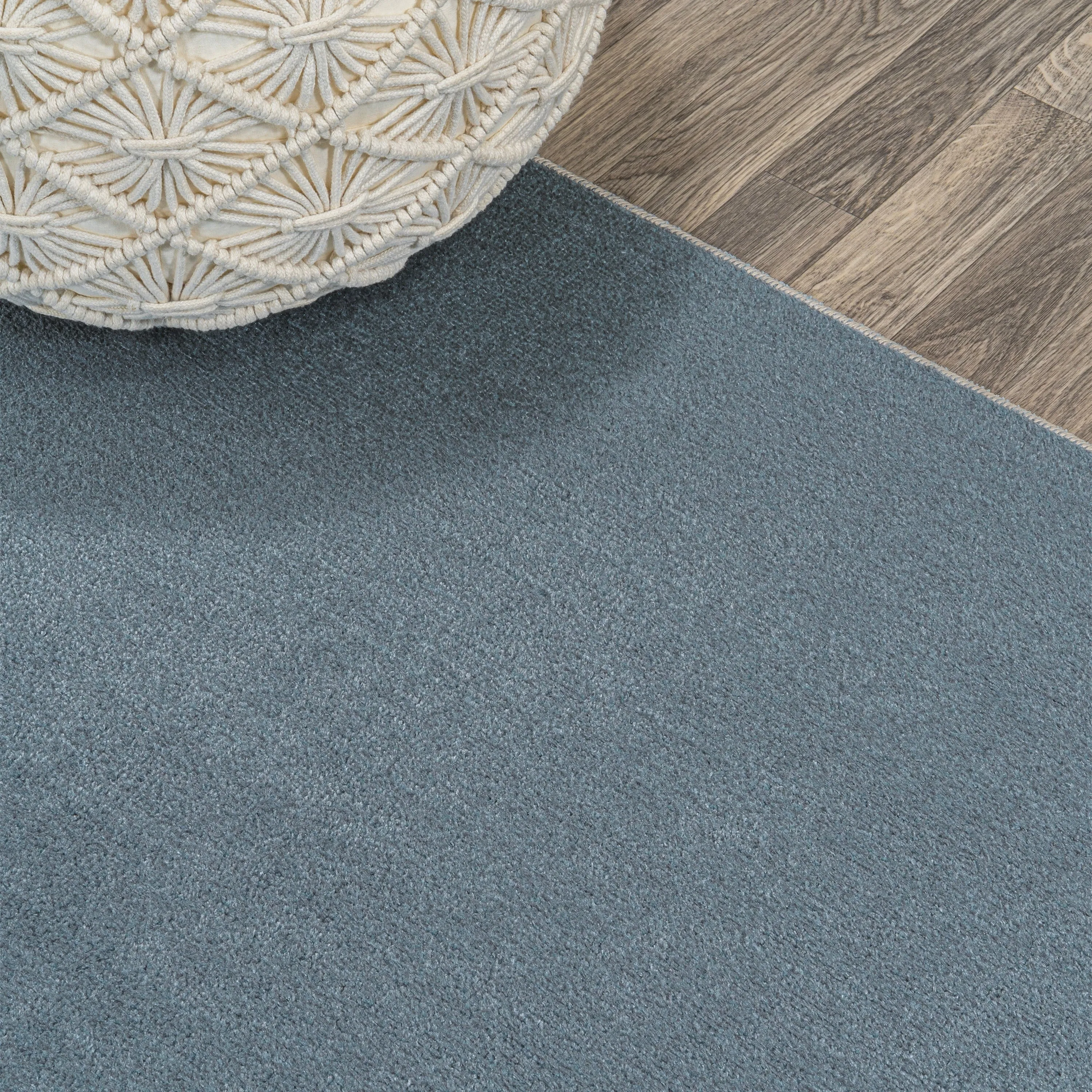 JONATHAN Y Fawning Classic Solid Low-Pile Machine-Washable Terra Area Rug